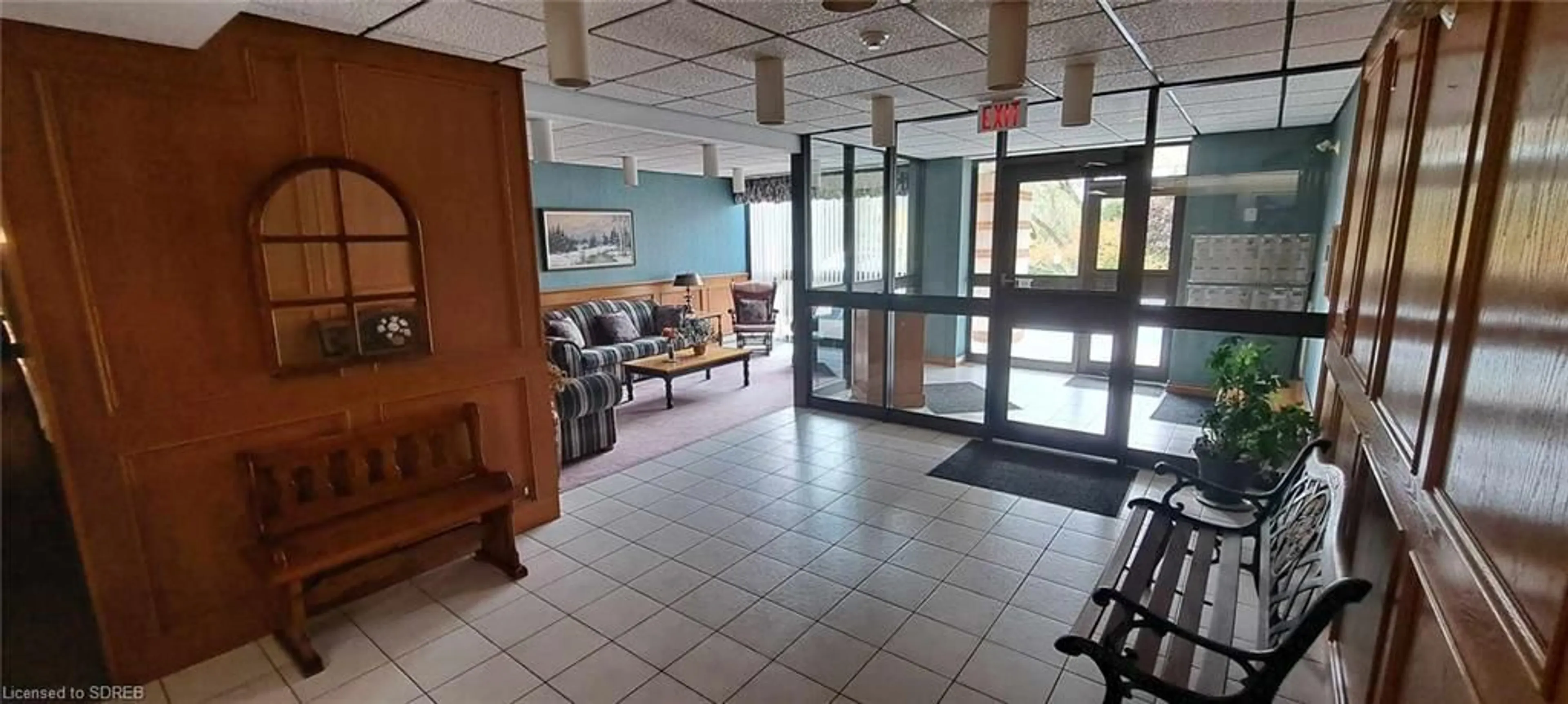 Indoor lobby for 303 William St #206, Delhi Ontario N4B 1N1