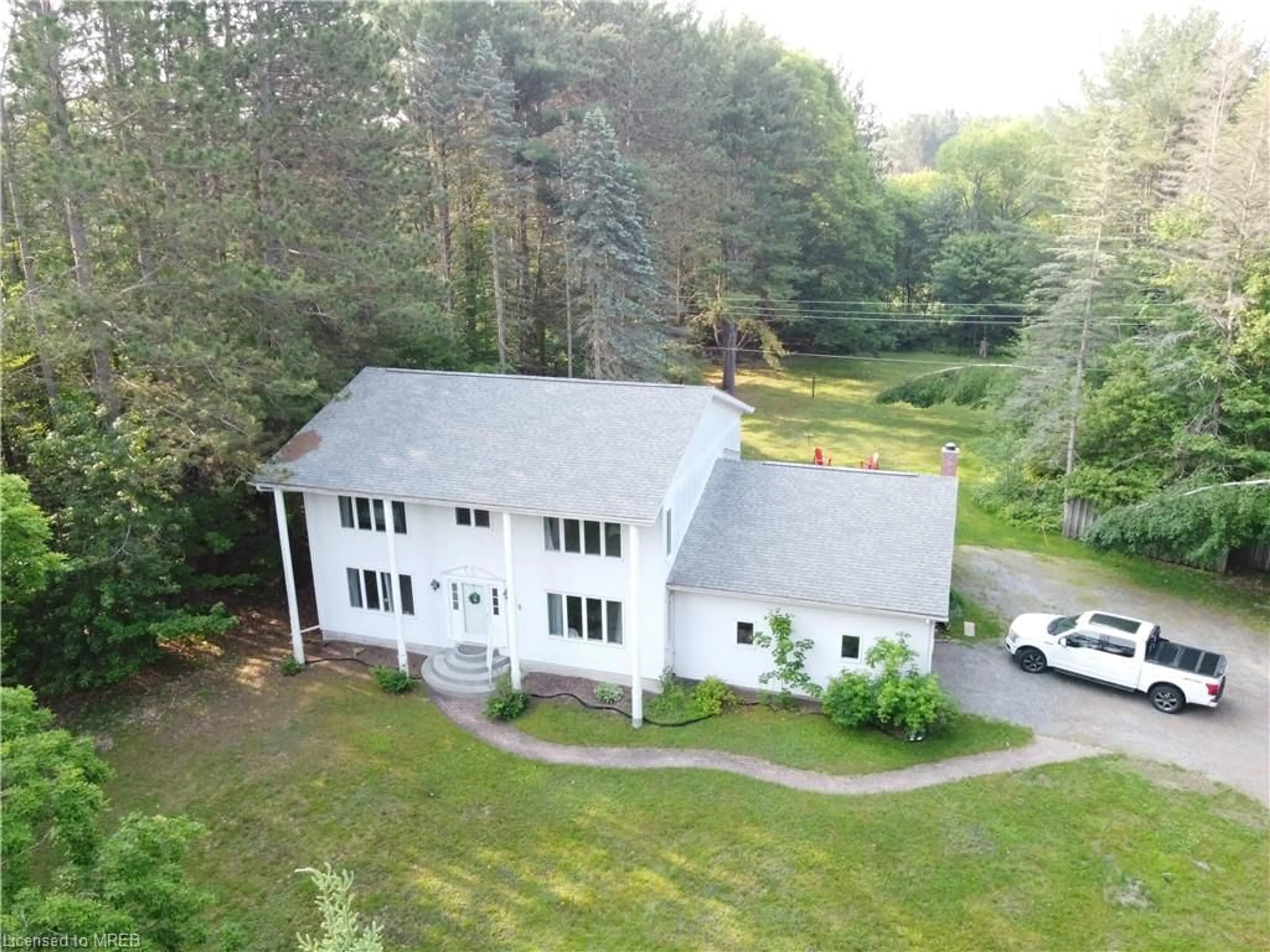 Outside view for 428 Beaumont Dr, Bracebridge Ontario P1L 1X2