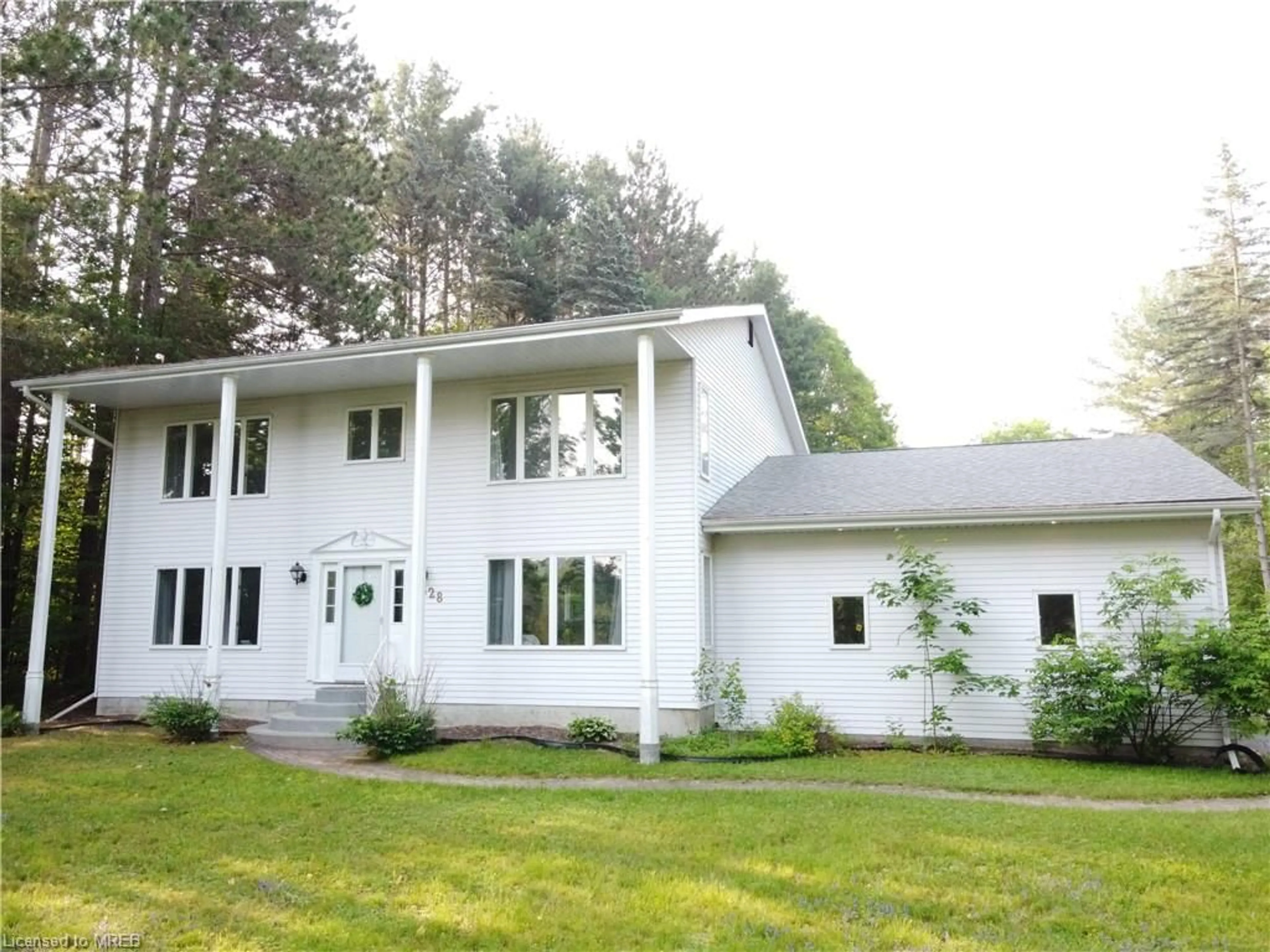 Frontside or backside of a home, cottage for 428 Beaumont Dr, Bracebridge Ontario P1L 1X2