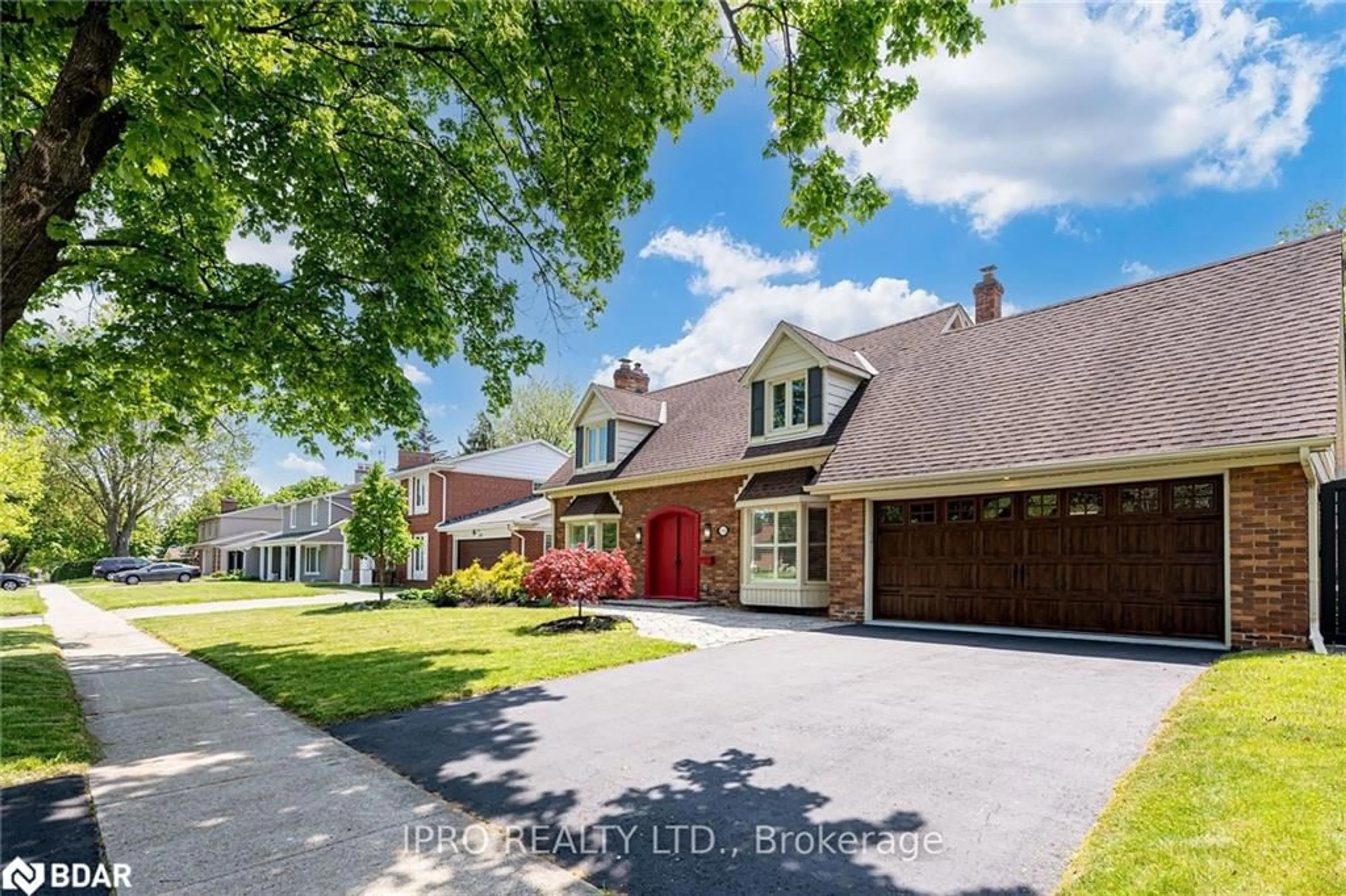 Frontside or backside of a home for 252 Walkers Line, Burlington Ontario L7N 2C5