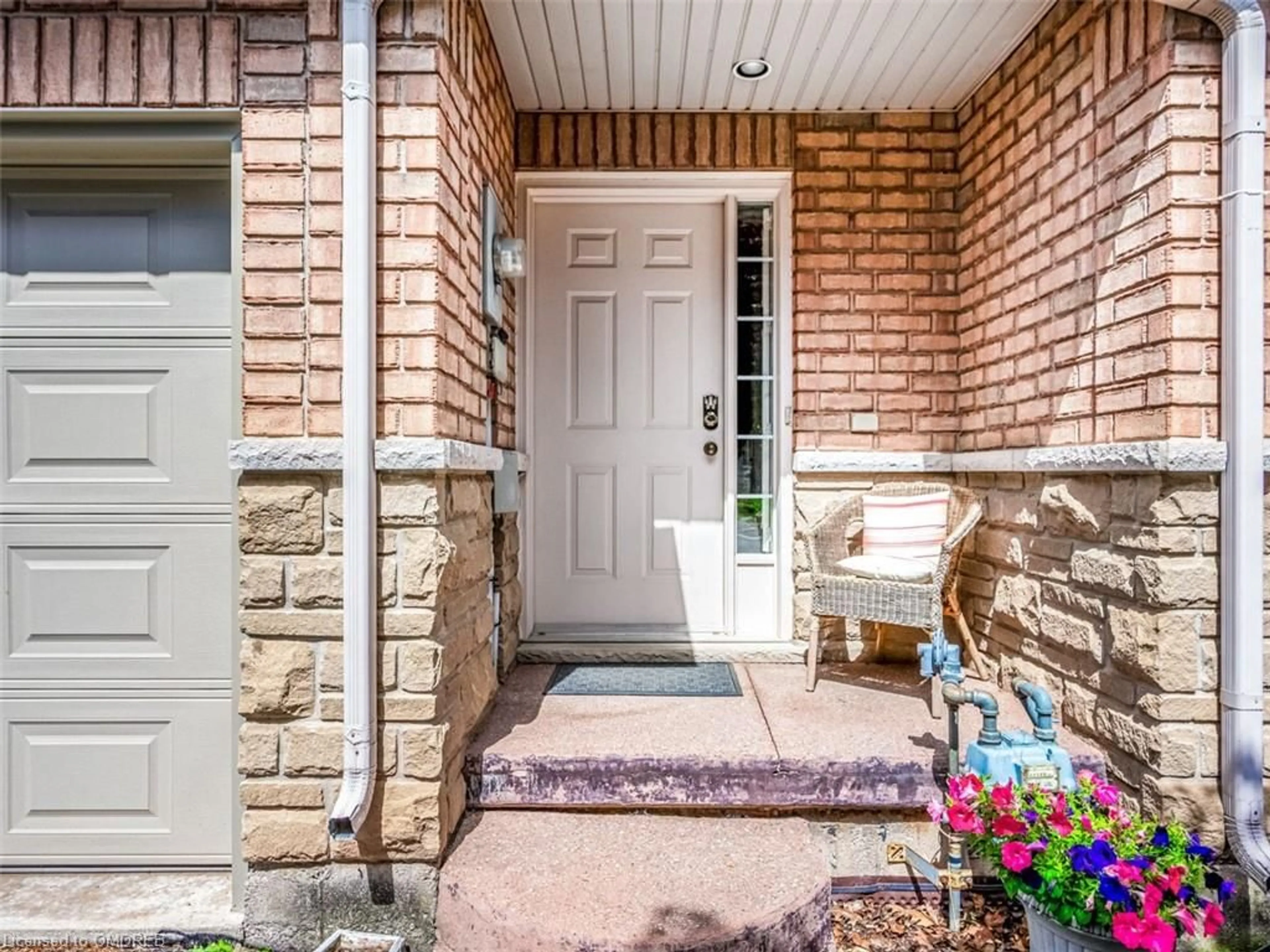 Indoor entryway for 163 Livingston Ave #26, Grimsby Ontario L3M 5S8