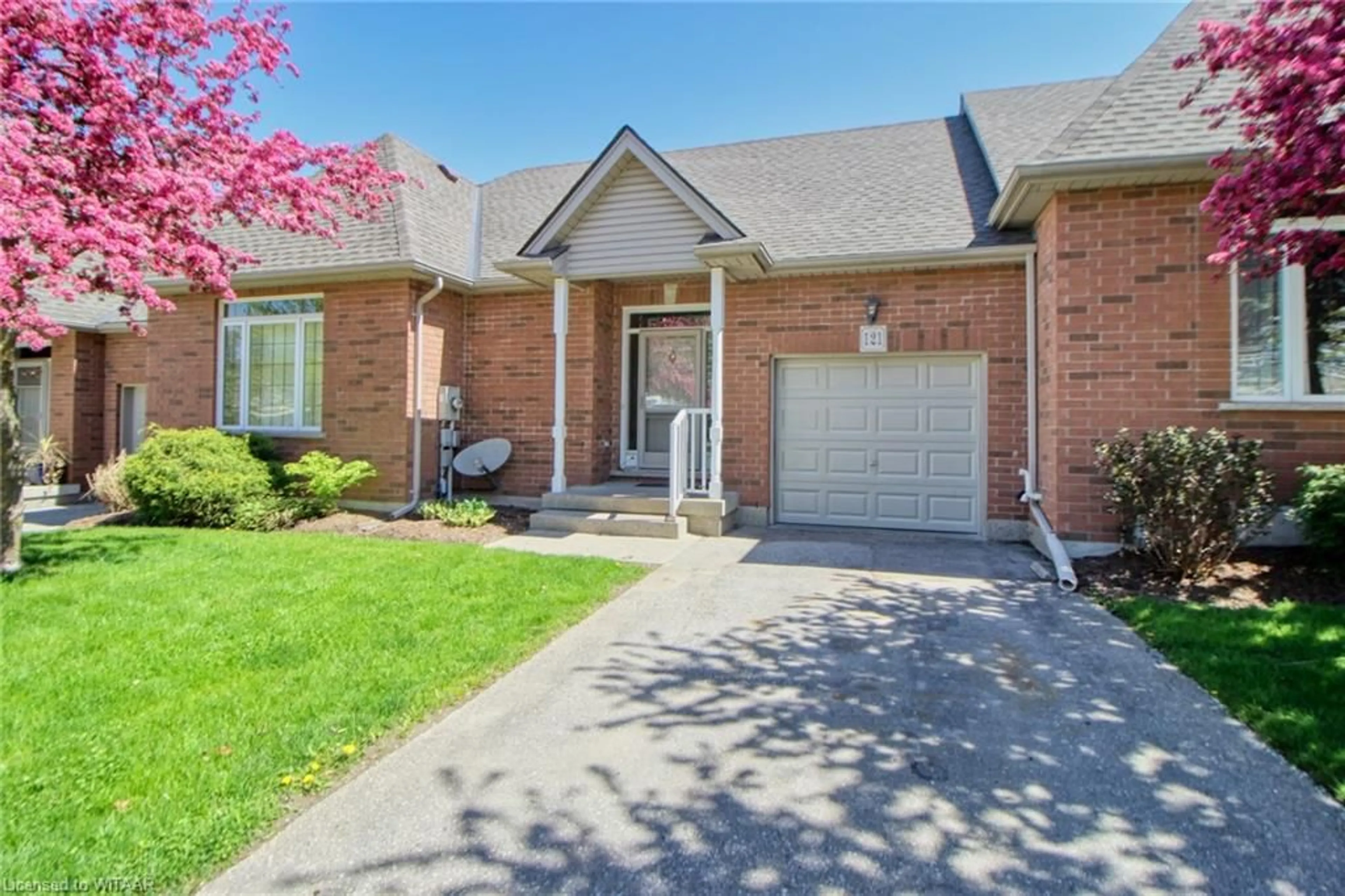 Home with brick exterior material for 121 Ferguson Dr #15, Woodstock Ontario N4V 1H4