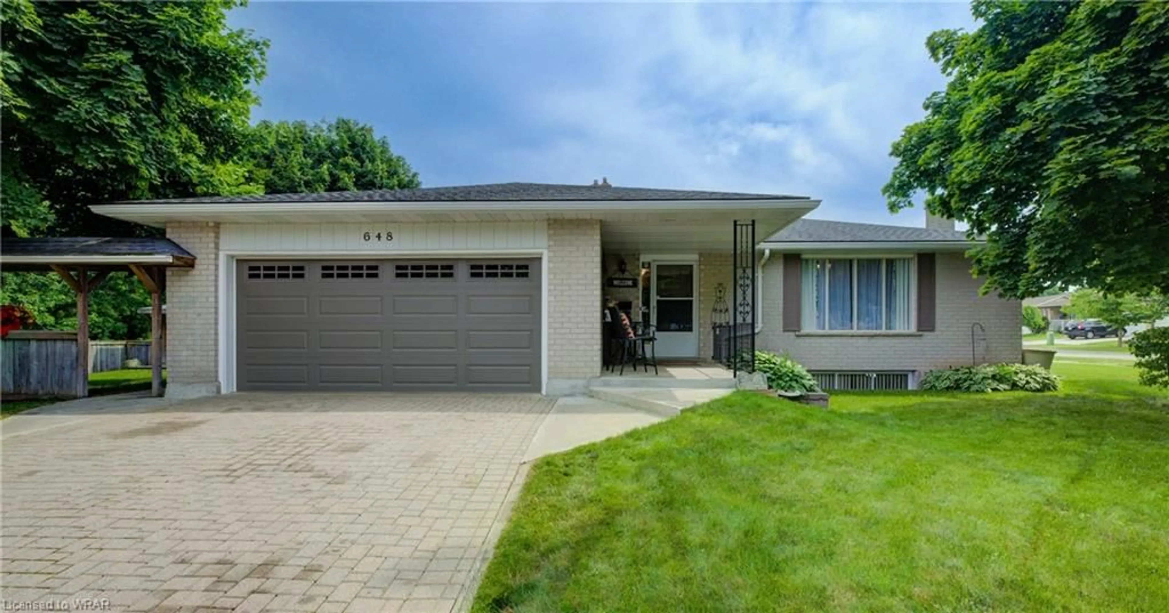 Frontside or backside of a home for 648 Erinbrook Dr, Kitchener Ontario N2E 2R1