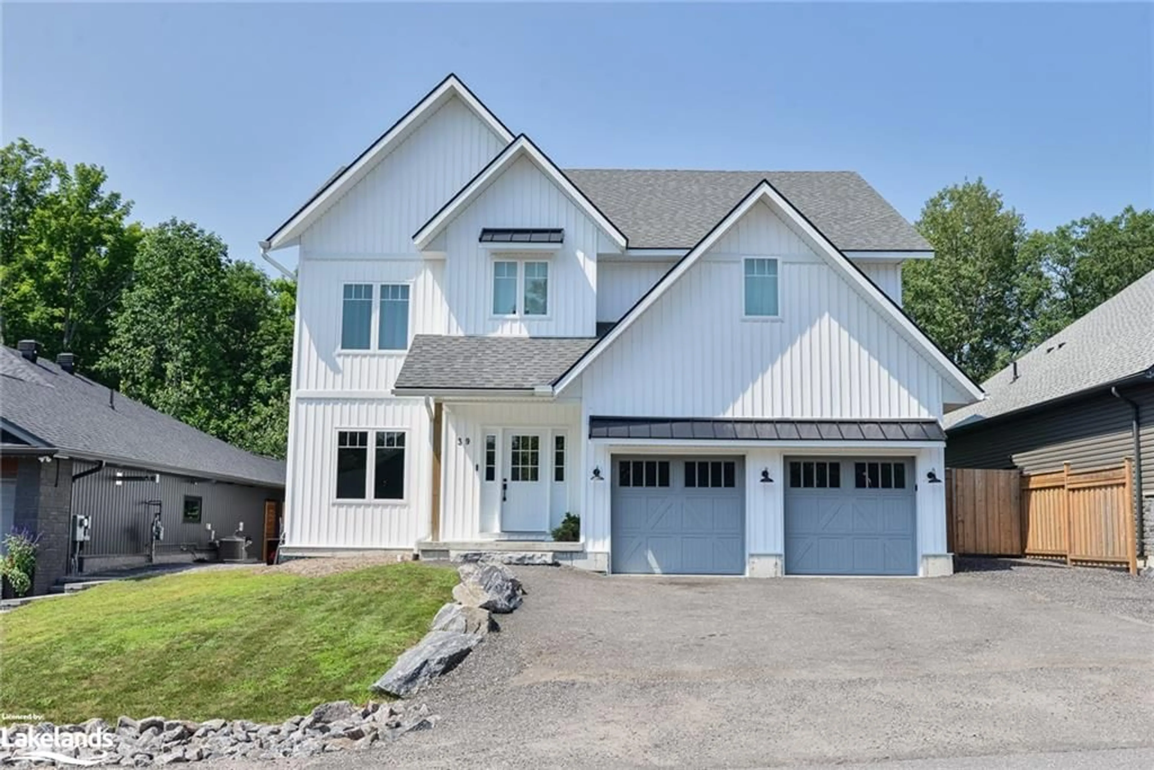 Frontside or backside of a home for 39 Gateway Dr, Gravenhurst Ontario P1P 0A9