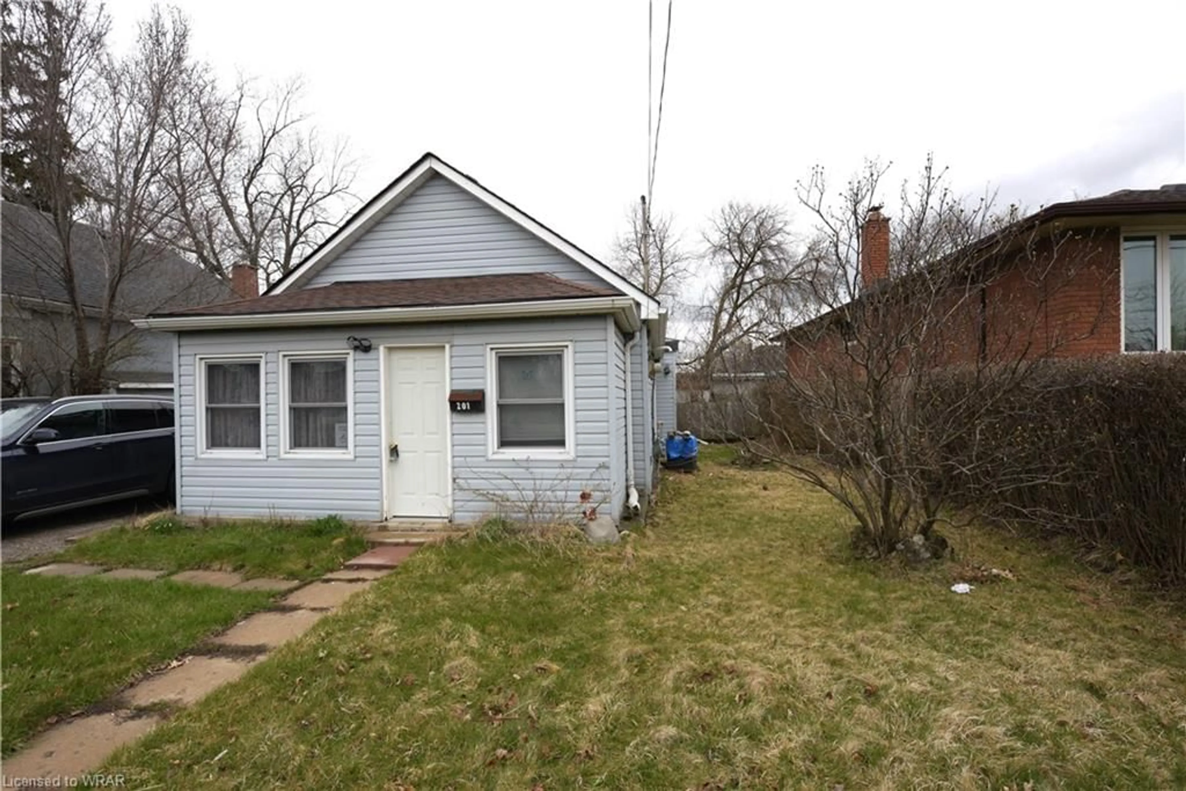 Outside view for 201 Fennell Ave, Hamilton Ontario L9A 1S5