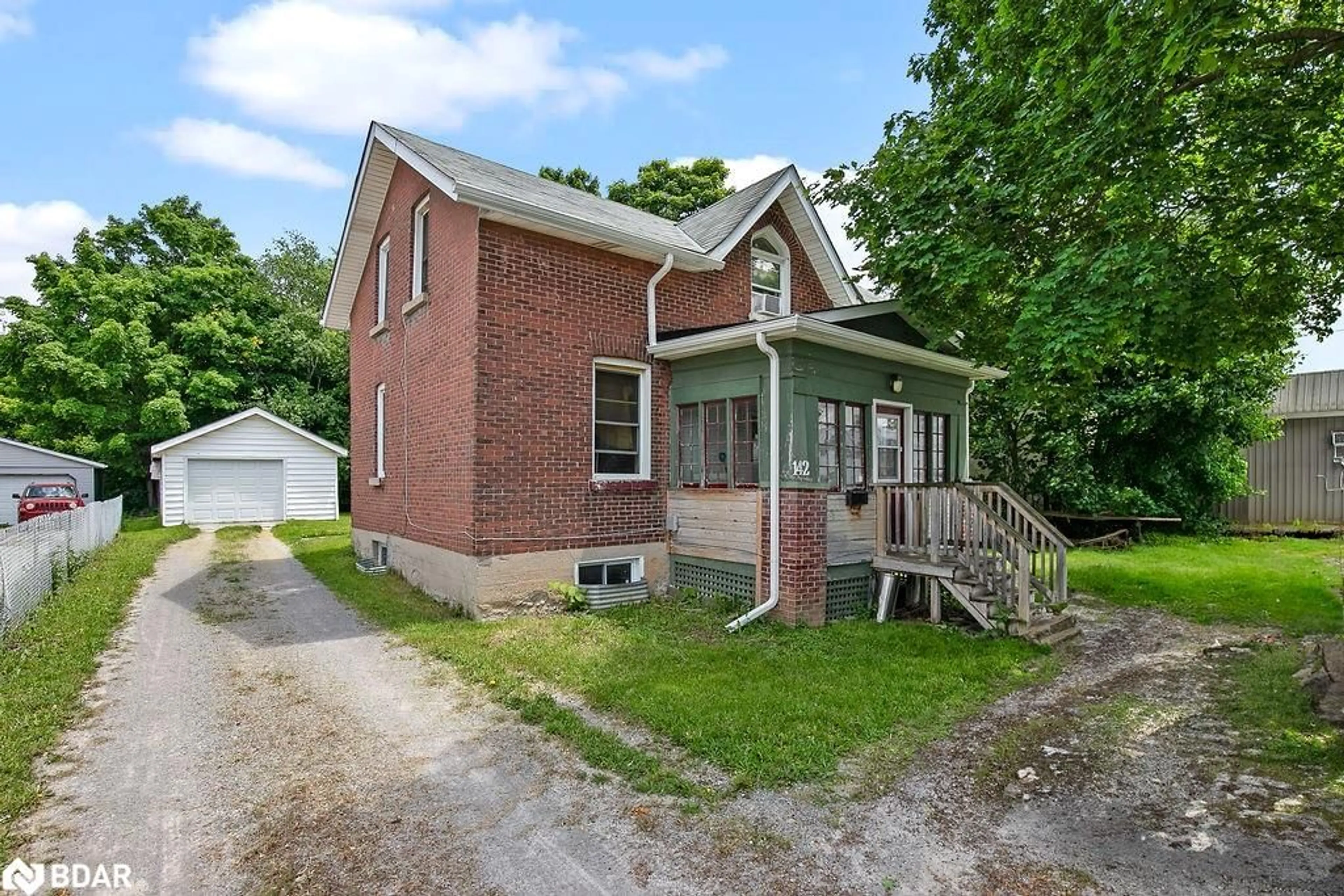 Frontside or backside of a home for 142 Lindsay St, Lindsay Ontario K9V 2M7