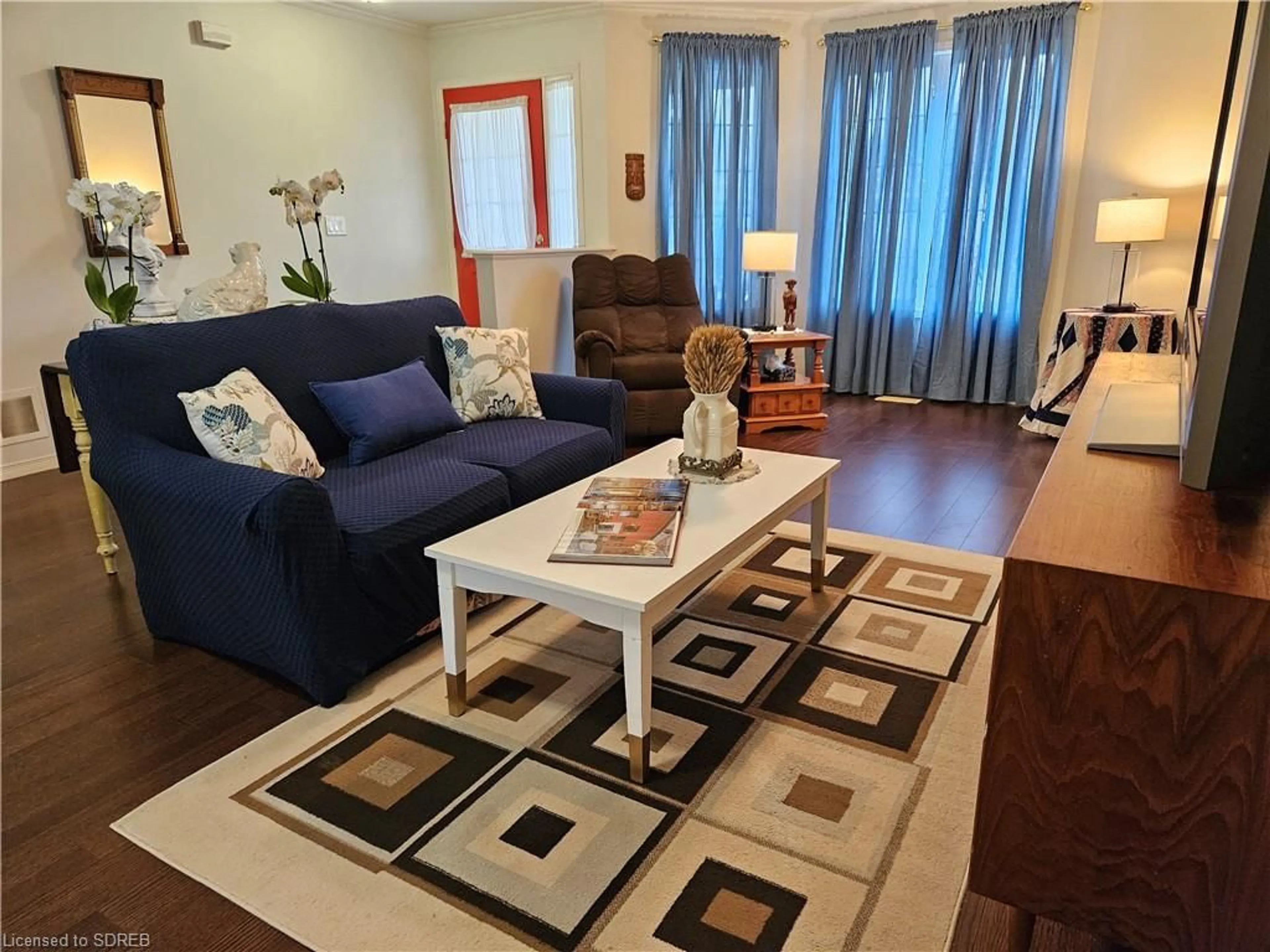 Living room for 10 Balsam Trail, Port Rowan Ontario N0E 1M0