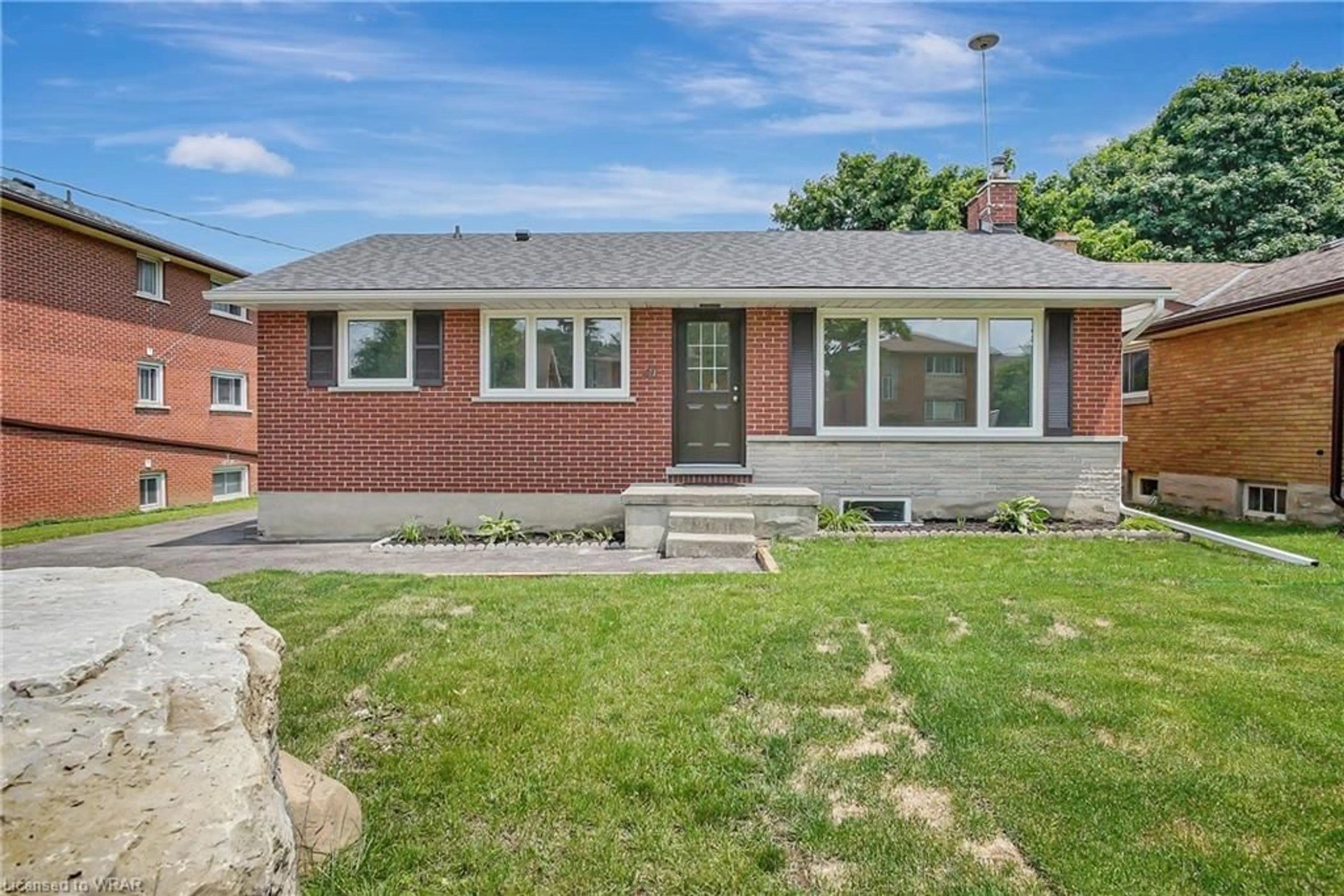 Frontside or backside of a home for 40 Meinzinger Ave, Kitchener Ontario N2M 3T2