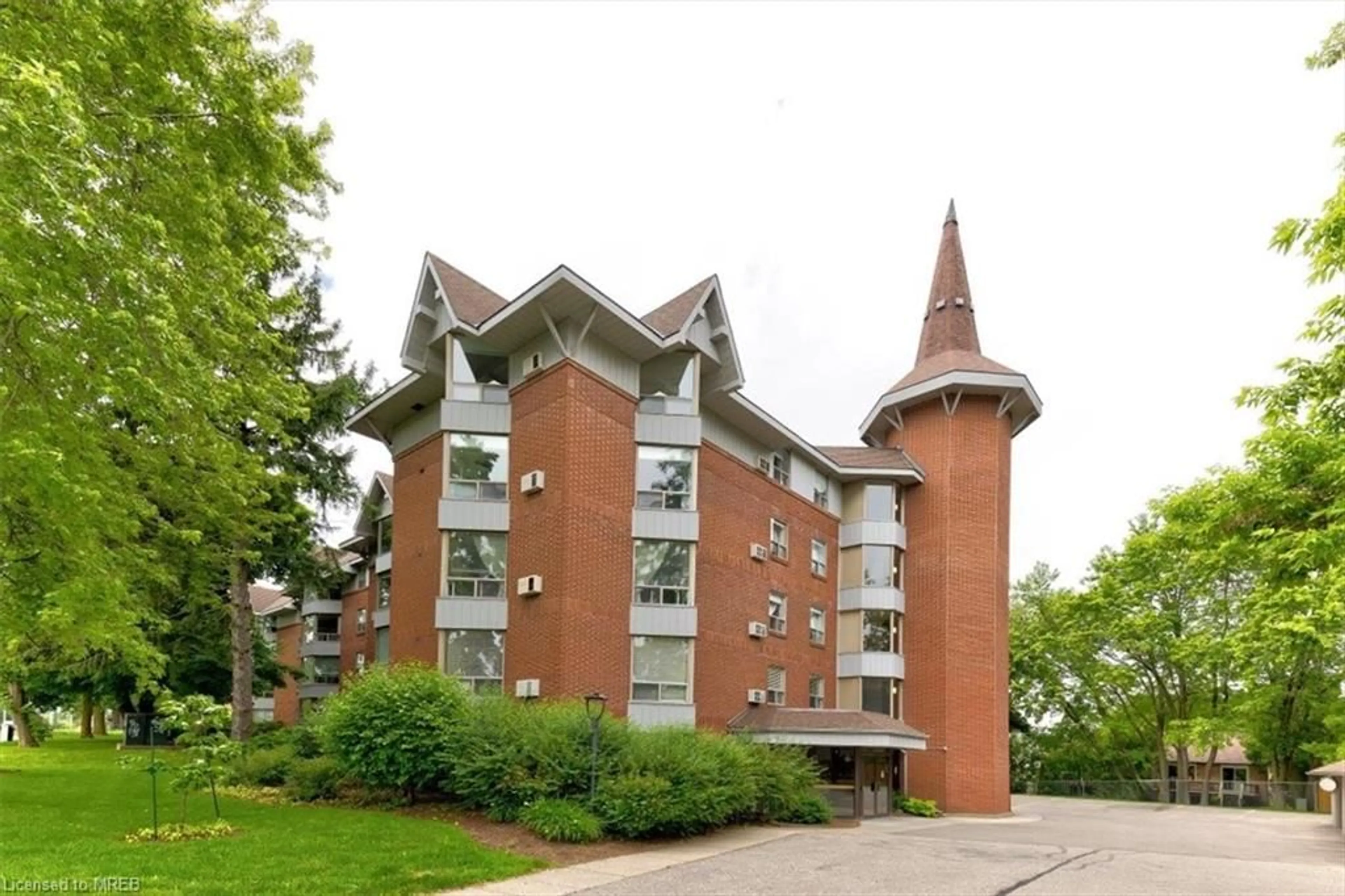 Outside view for 384 Erb St #304, Waterloo Ontario N2L 1W6