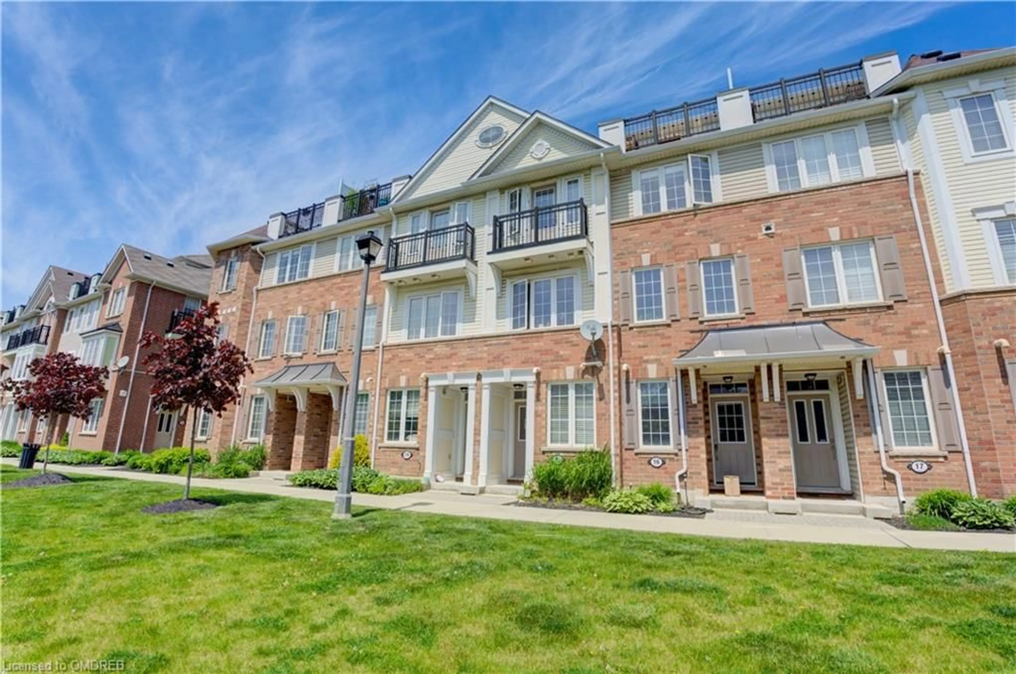 A pic from exterior of the house or condo for 2614 Dashwood Dr #15, Oakville Ontario L6M 0K5