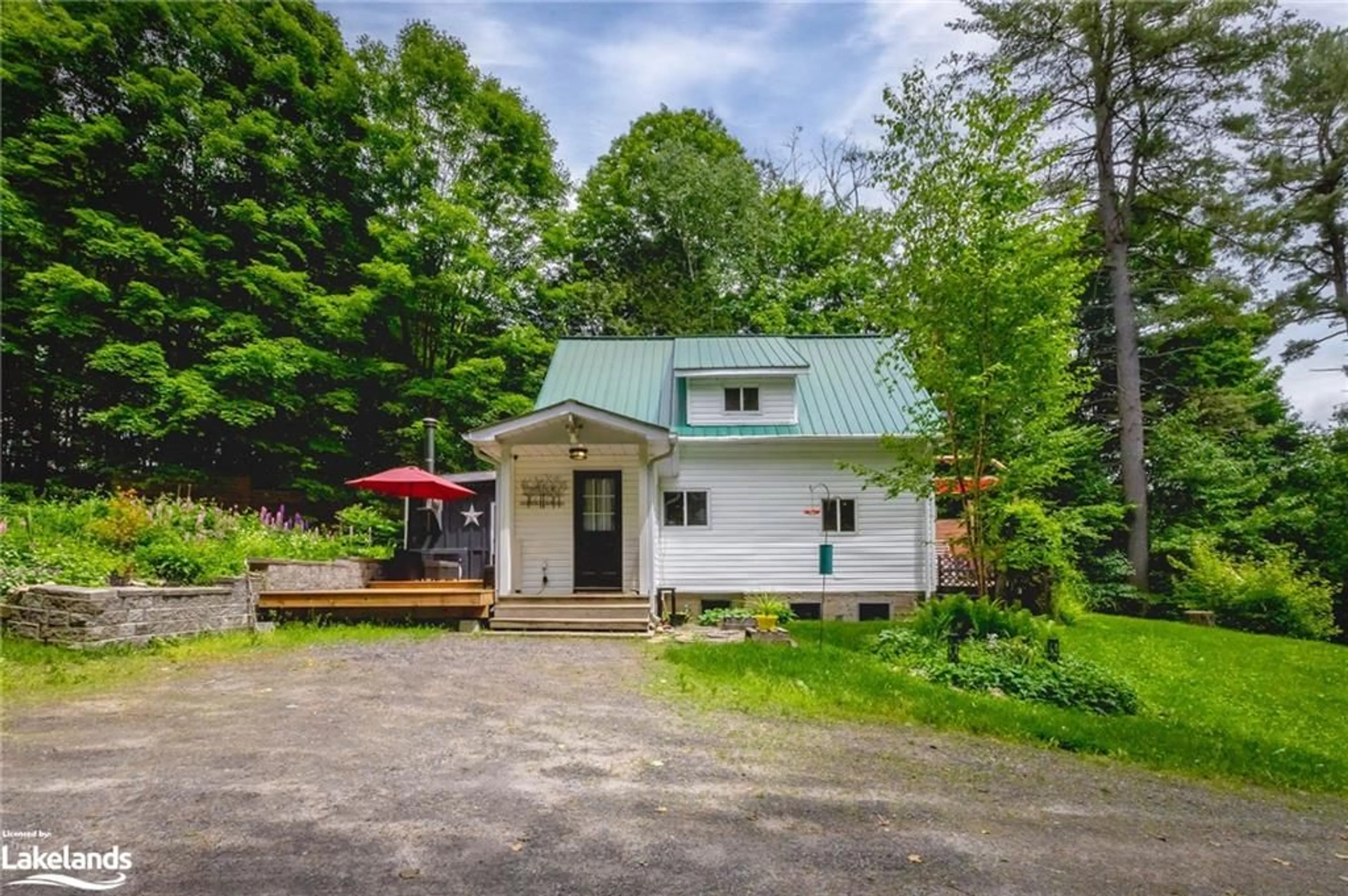 Cottage for 643 North Mary Lake Rd, Huntsville Ontario P1H 1R9