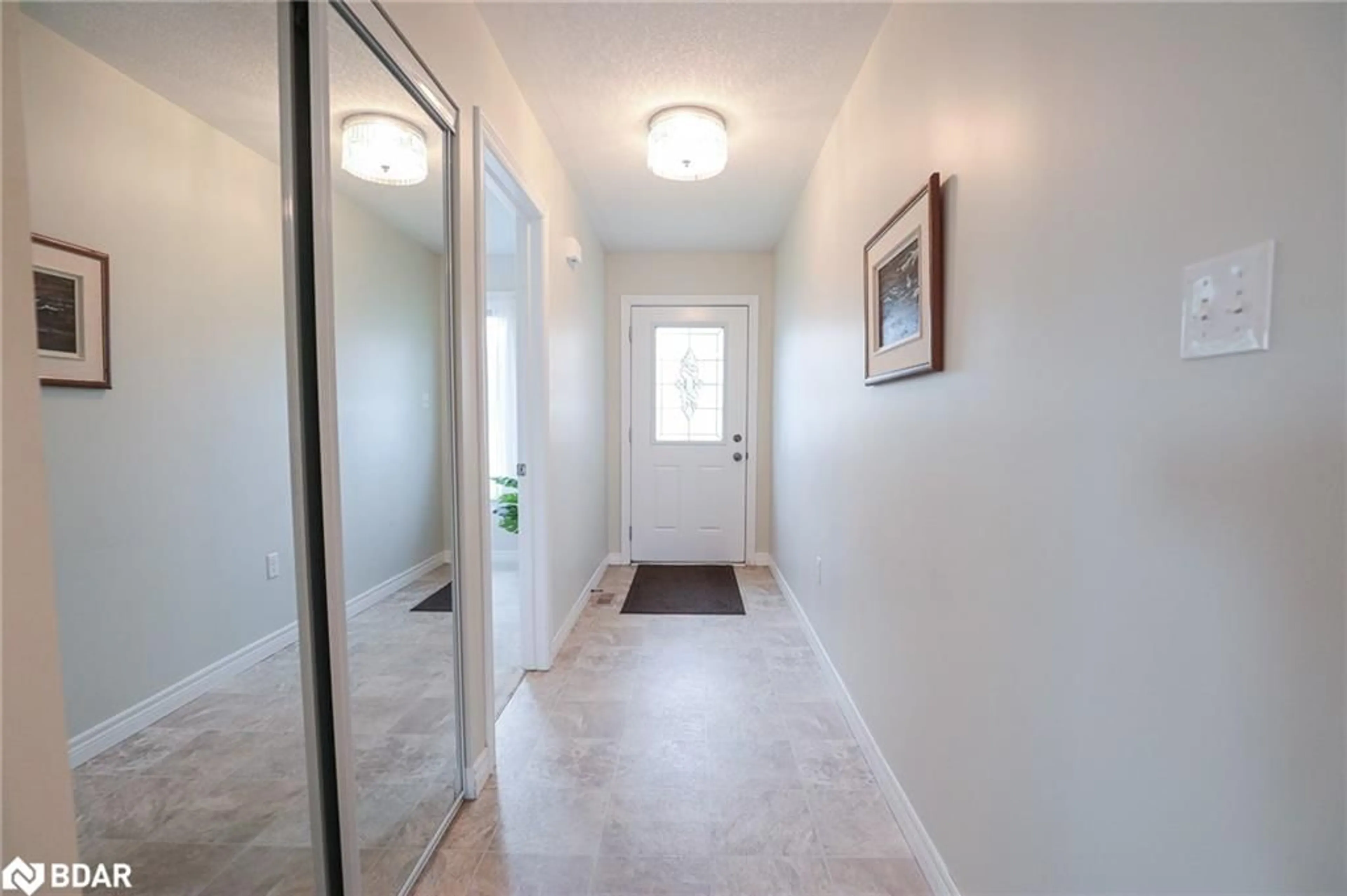 Indoor entryway for 829 Jane Blvd, Midland Ontario L4R 5M3