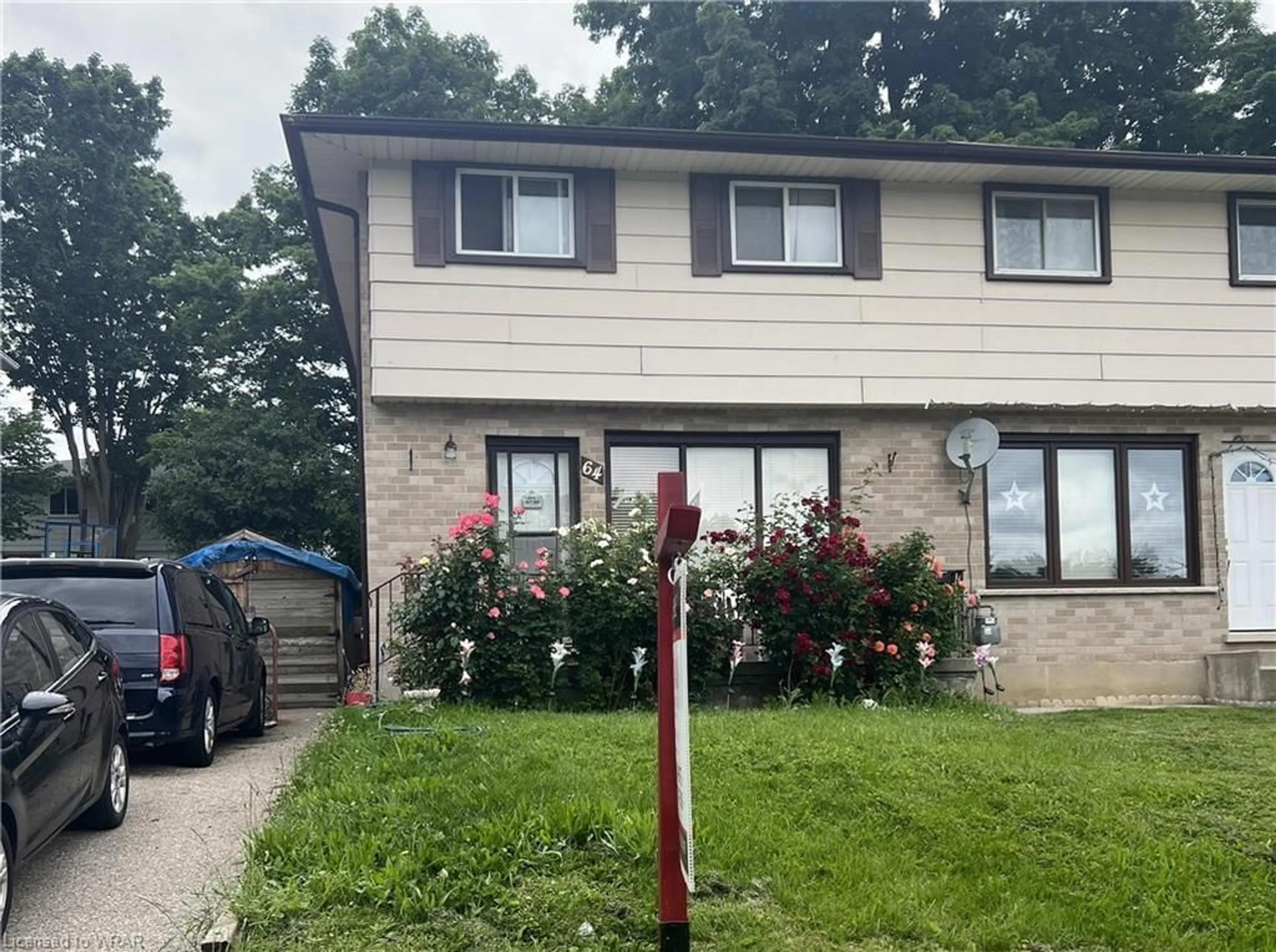 Frontside or backside of a home for 64 Ingleside Dr, Kitchener Ontario N2M 2G8