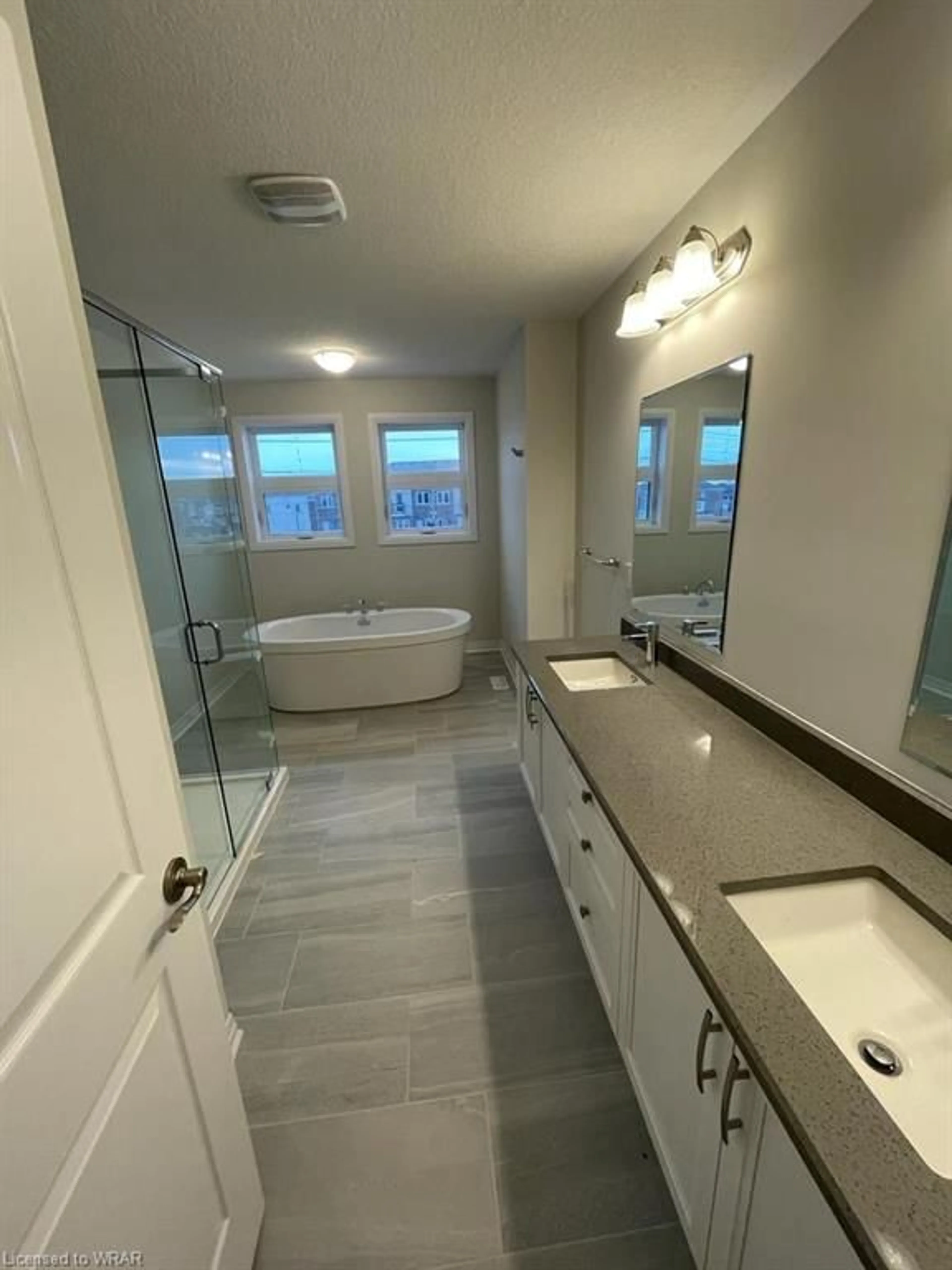 Contemporary bathroom for 124 Seabrook Dr #7, Kitchener Ontario N2R 0R7