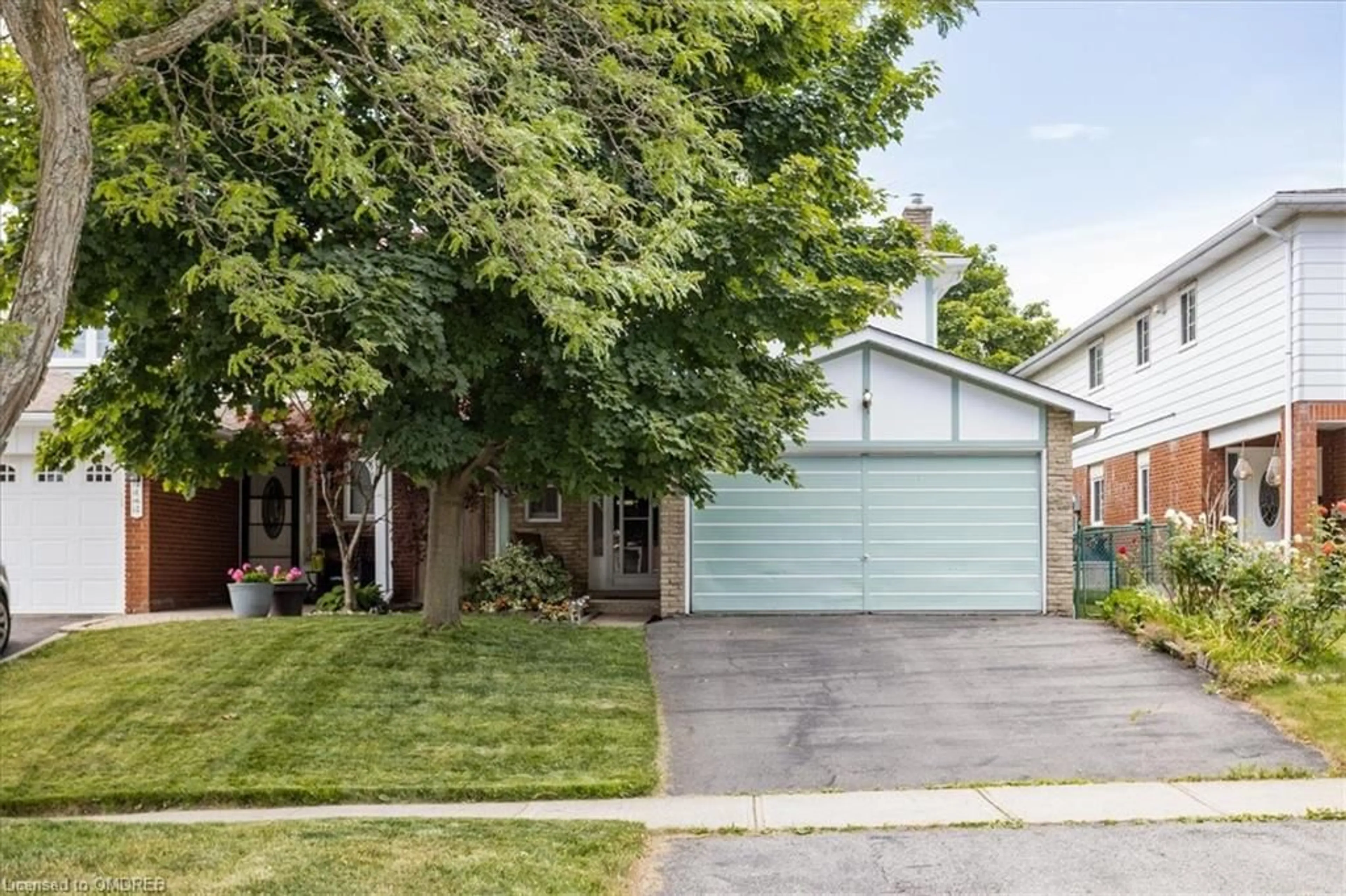 Frontside or backside of a home for 2164 Fairchild Blvd, Burlington Ontario L7P 3E4