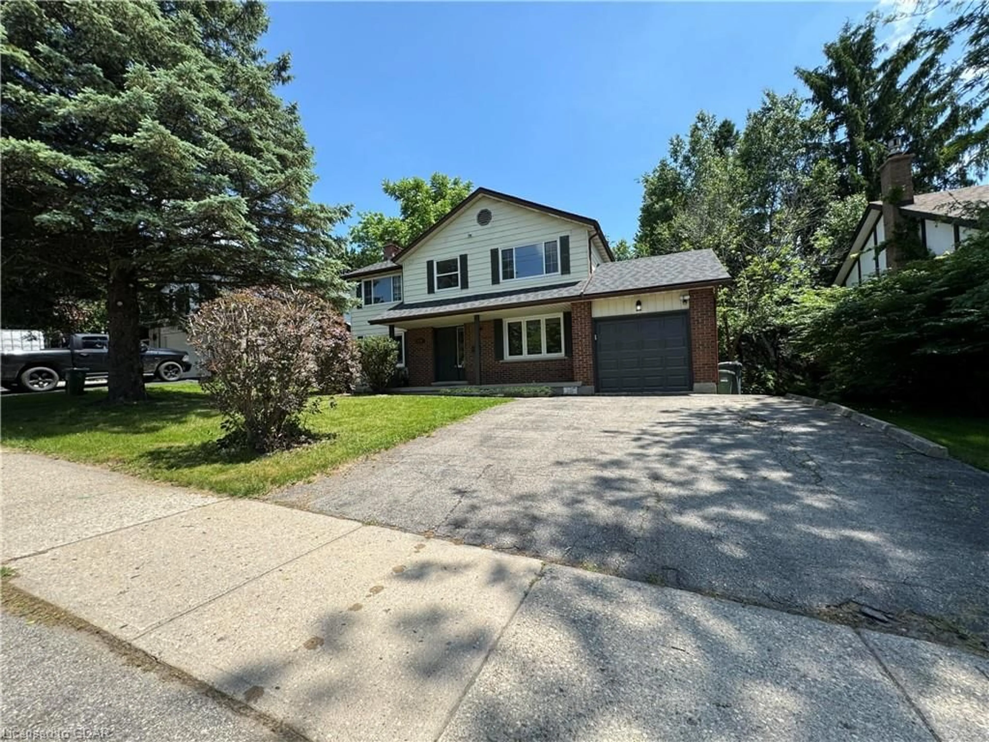 Frontside or backside of a home for 576 Kortright Rd, Guelph Ontario N1G 3H8