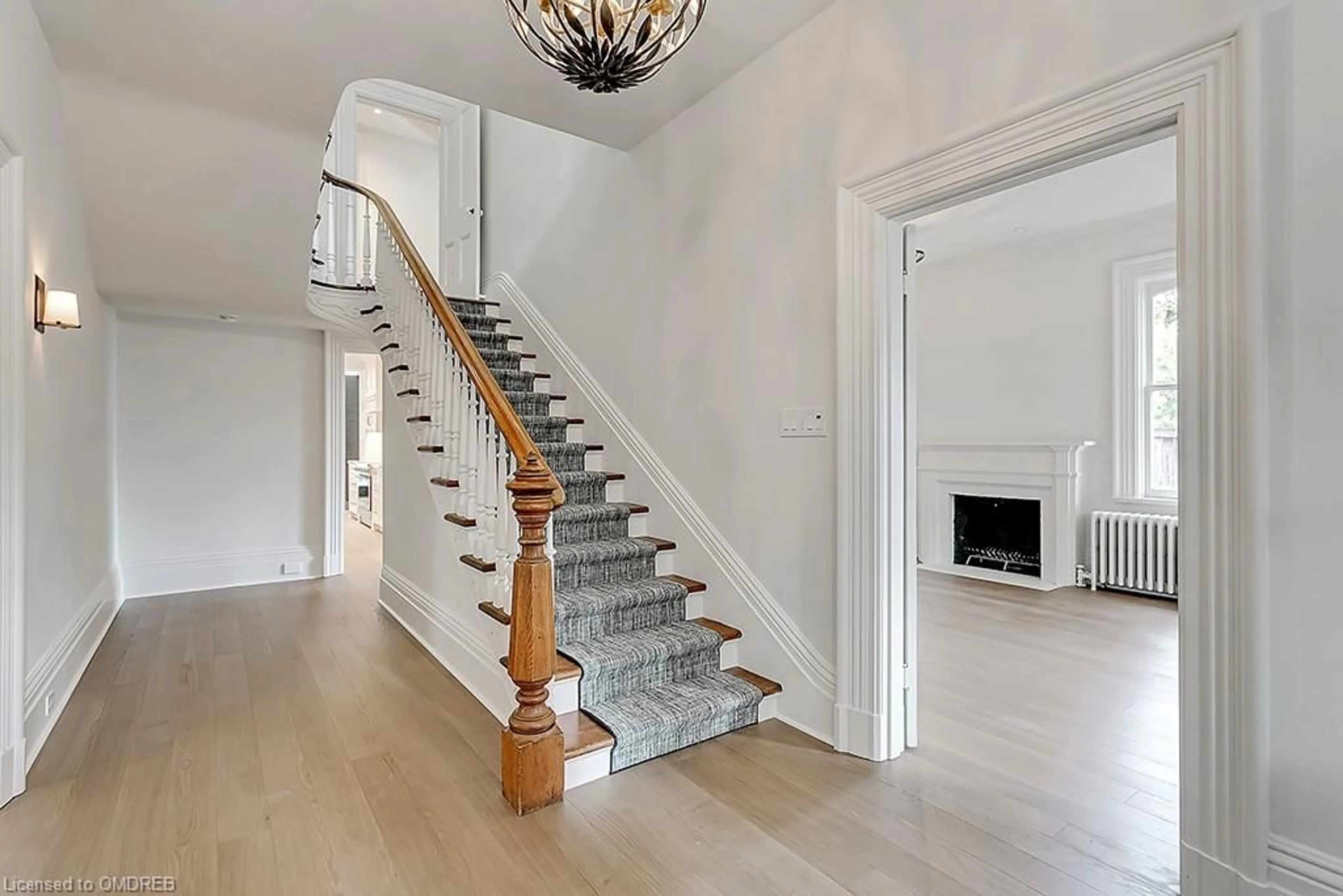 Stairs for 349 Trafalgar Rd, Oakville Ontario L6J 3H3