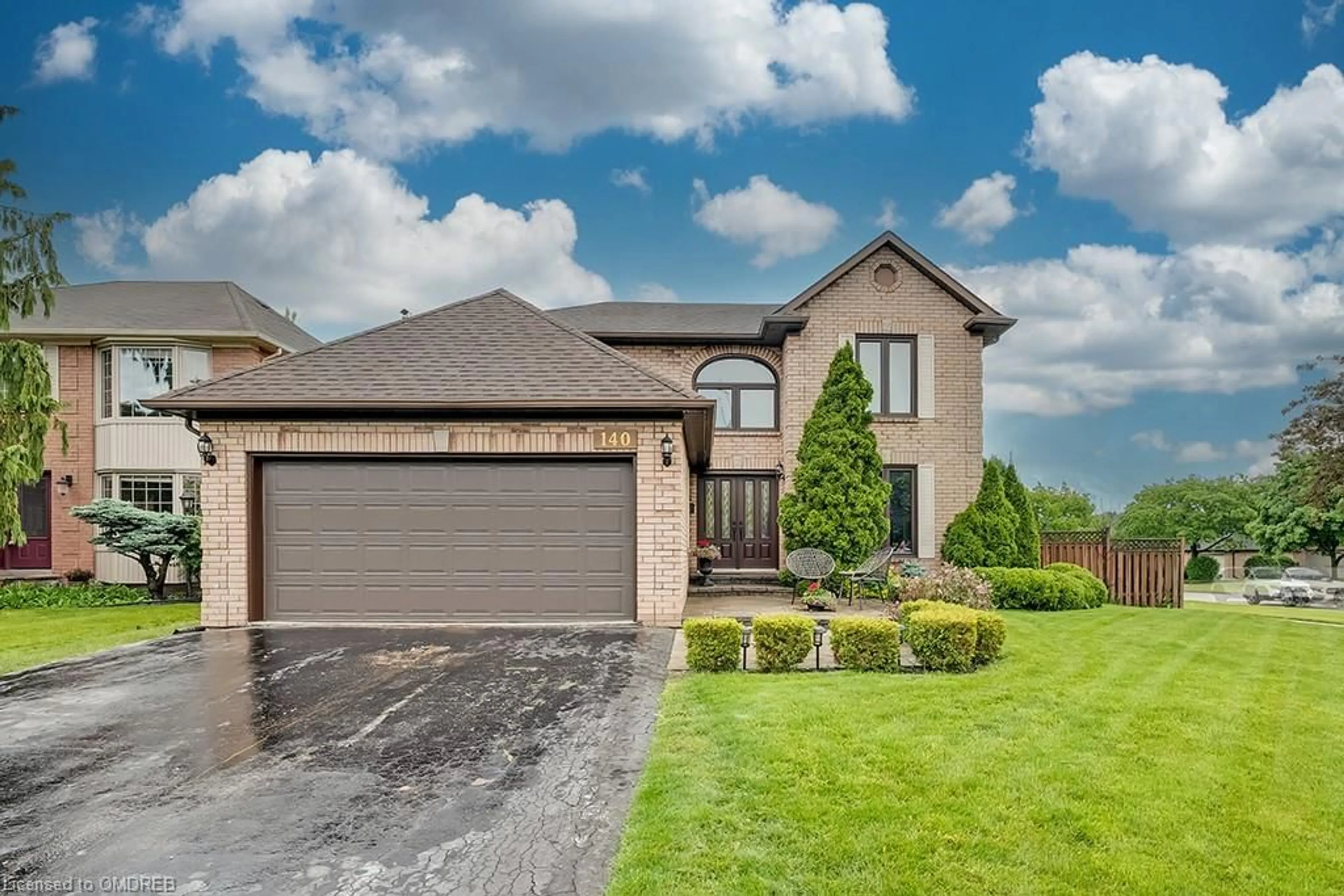 Frontside or backside of a home for 140 River Oaks Blvd, Oakville Ontario L6H 5N7