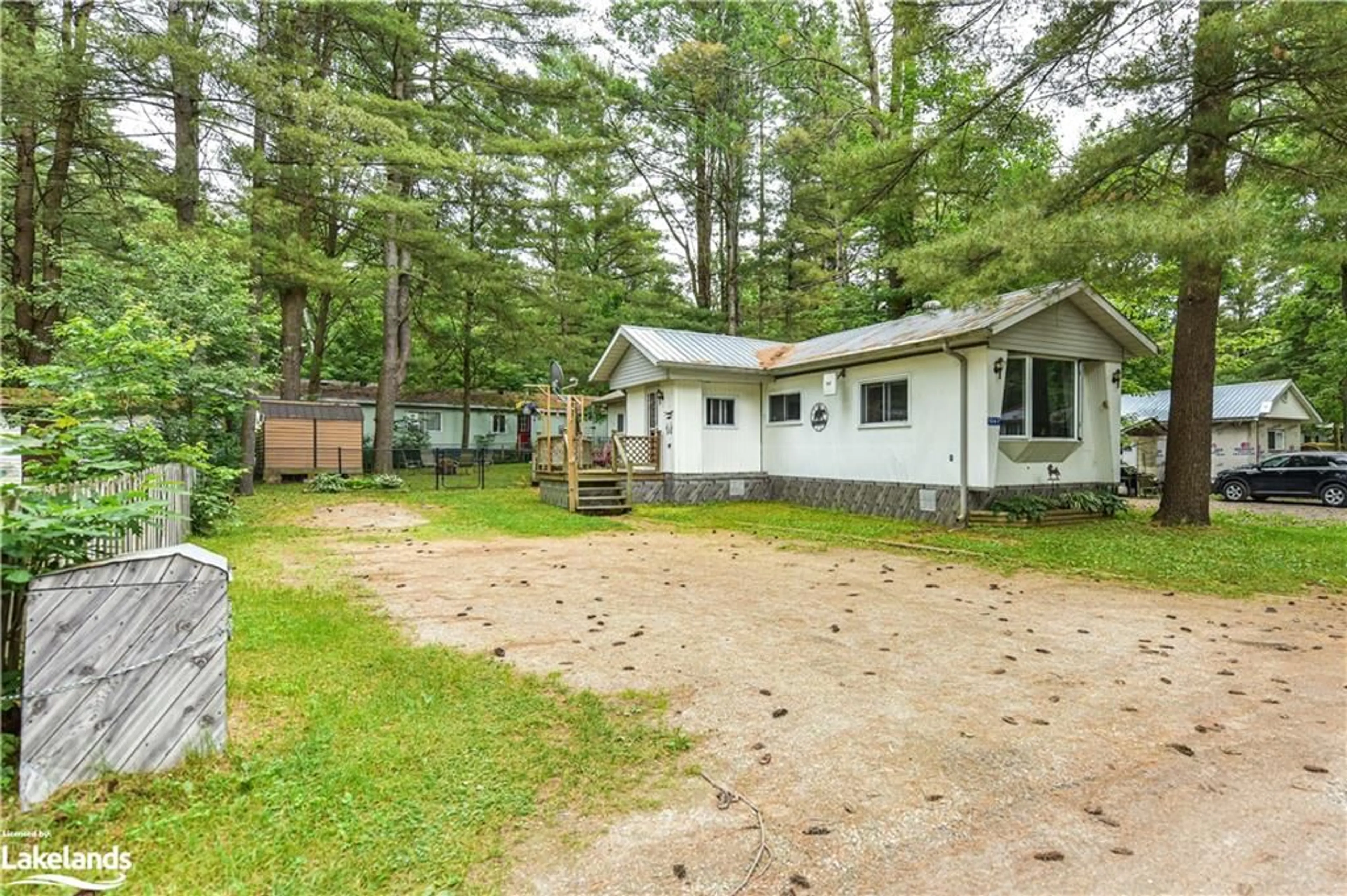 Cottage for 1047 Four Seasons Park Rd, Severn Bridge Ontario P0E 1N0