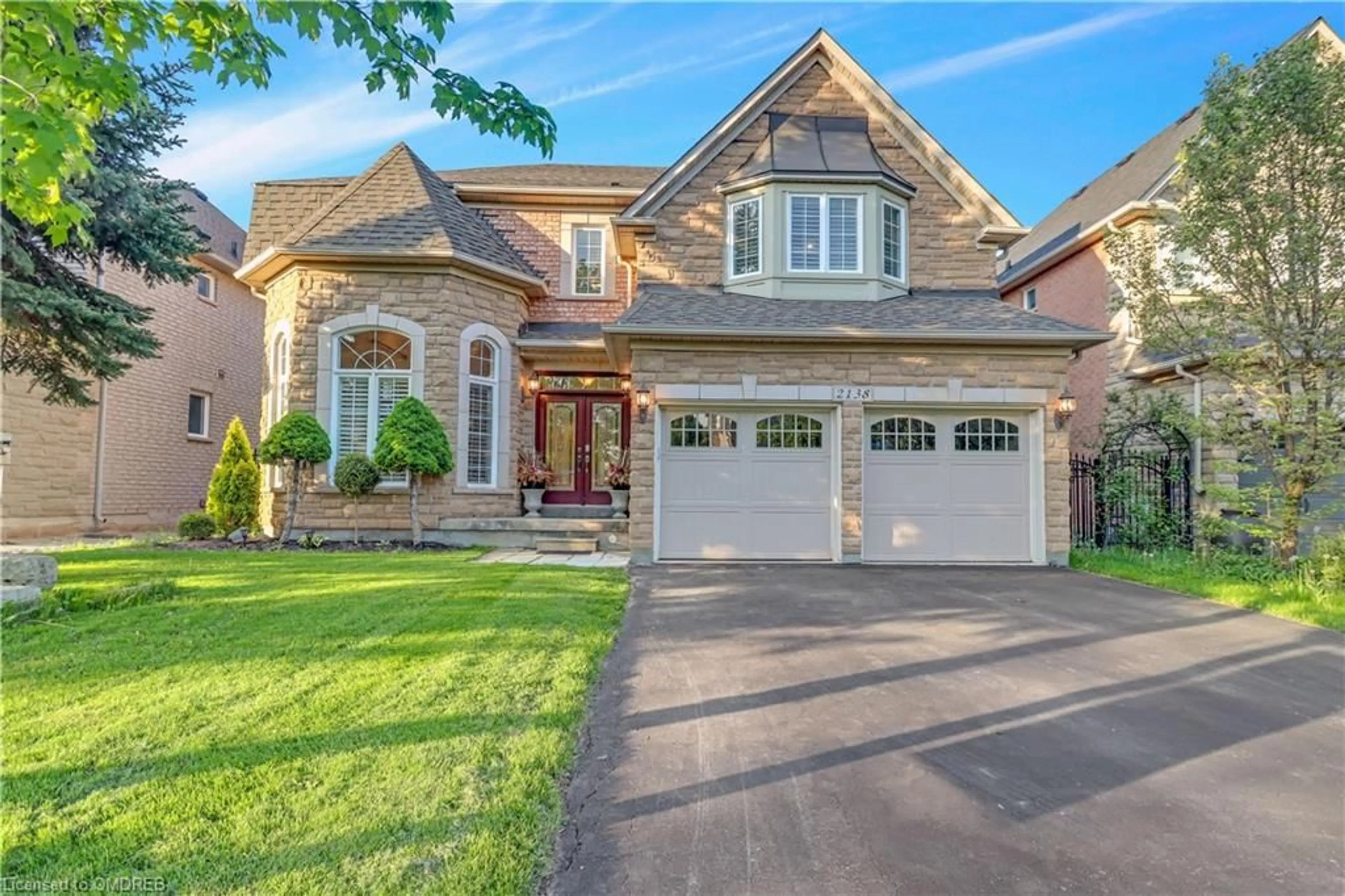 Home with brick exterior material for 2138 Alderbrook Dr, Oakville Ontario L6M 4Z2