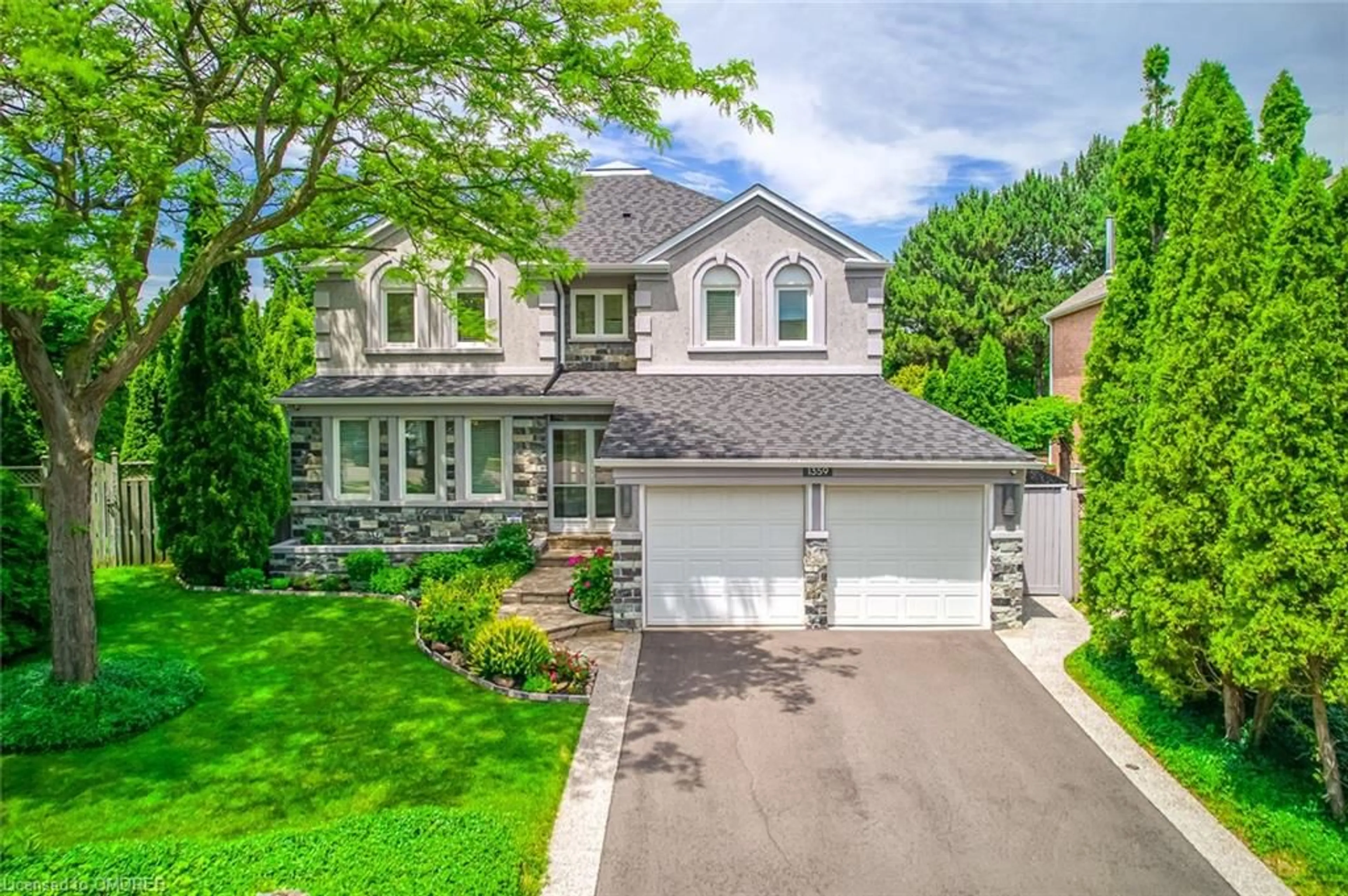 Frontside or backside of a home for 1359 Saddler Cir, Oakville Ontario L6M 2X6