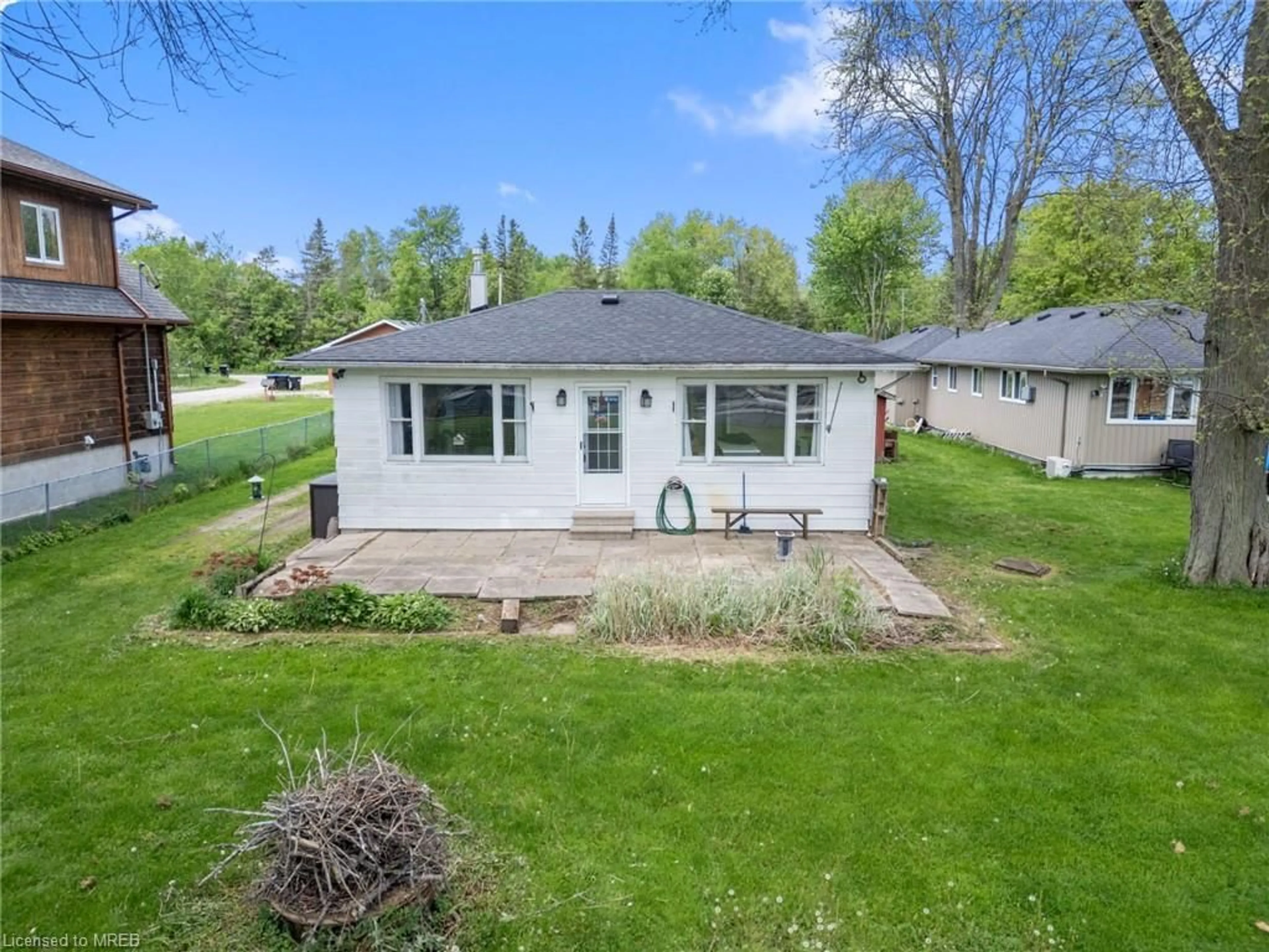 Frontside or backside of a home for 1097 Acres St, Innisfil Ontario L0L 1R0