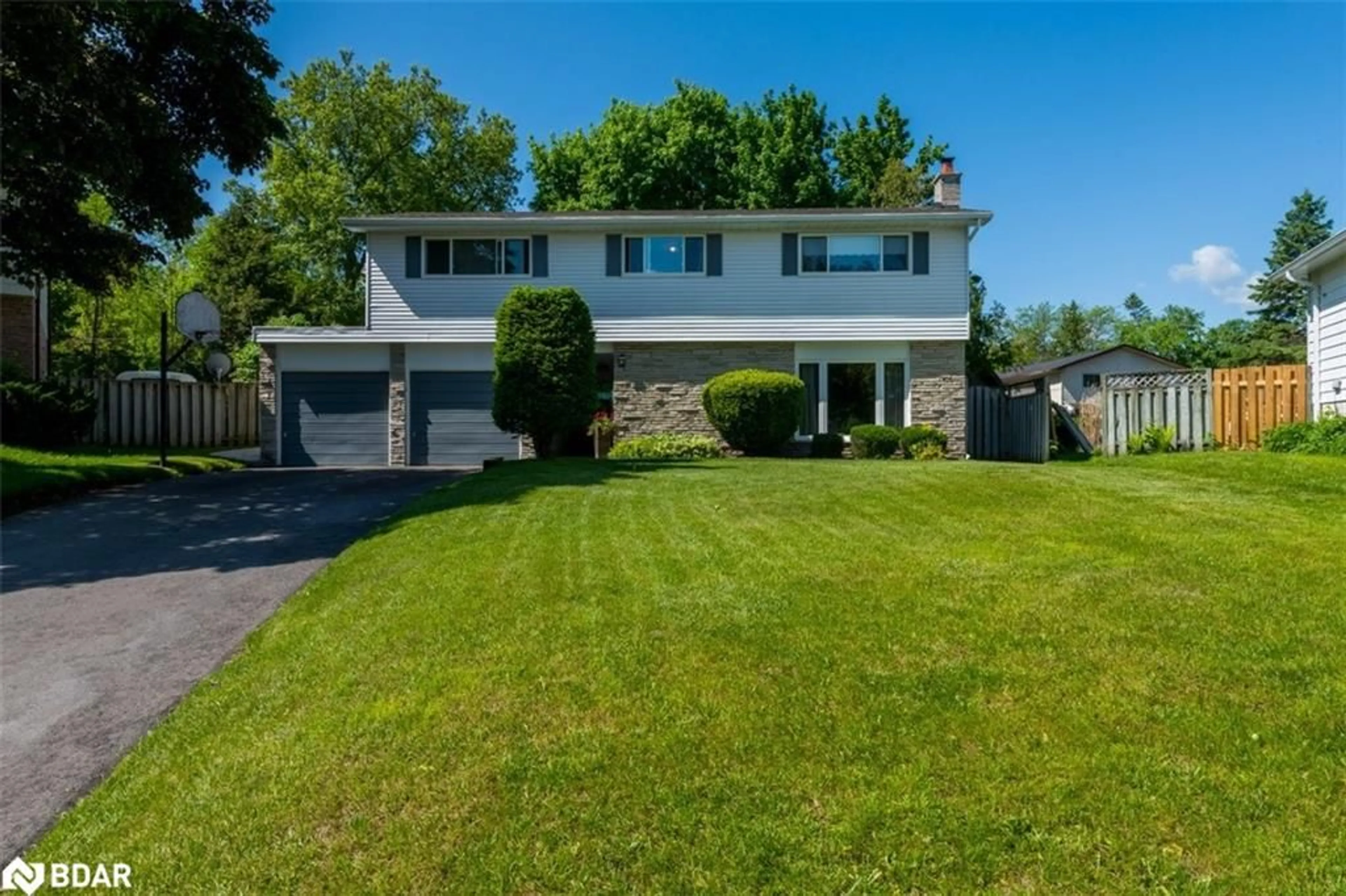 Frontside or backside of a home for 31 Glenridge Rd, Barrie Ontario L4N 2X9