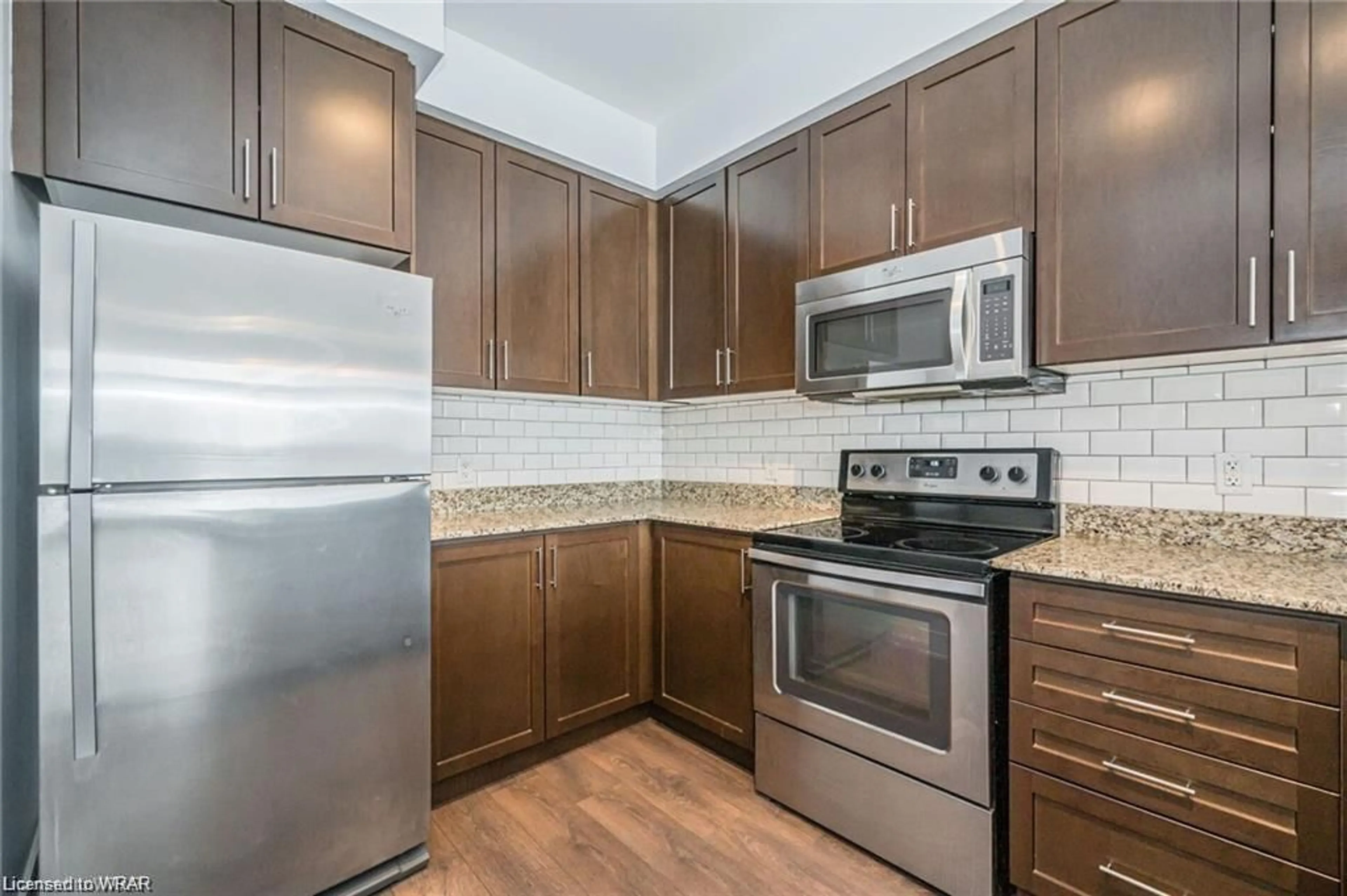 Standard kitchen for 144 Park St #607, Waterloo Ontario N2L 0B6