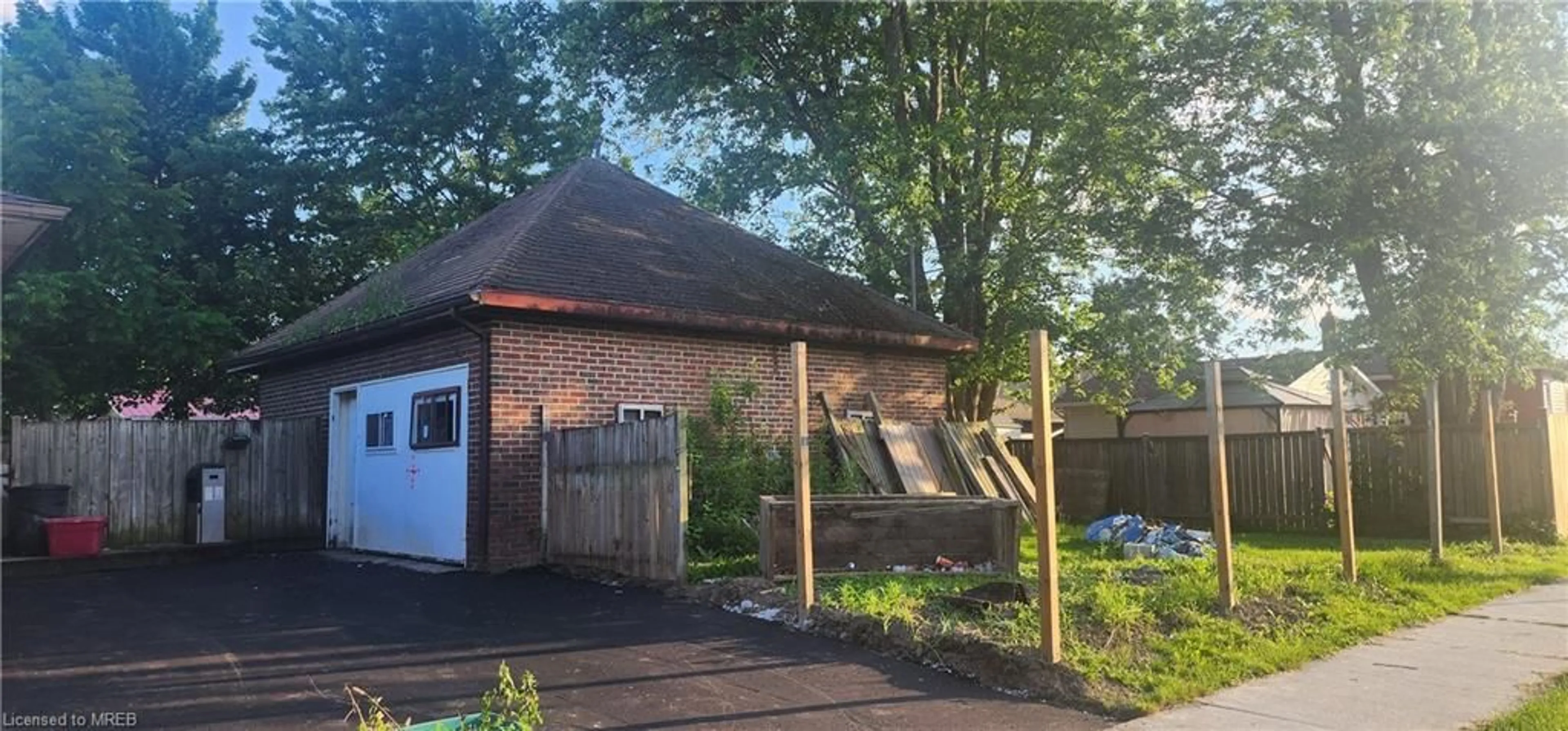 Shed for 204 Kilgour Ave, Welland Ontario L3C 2R2