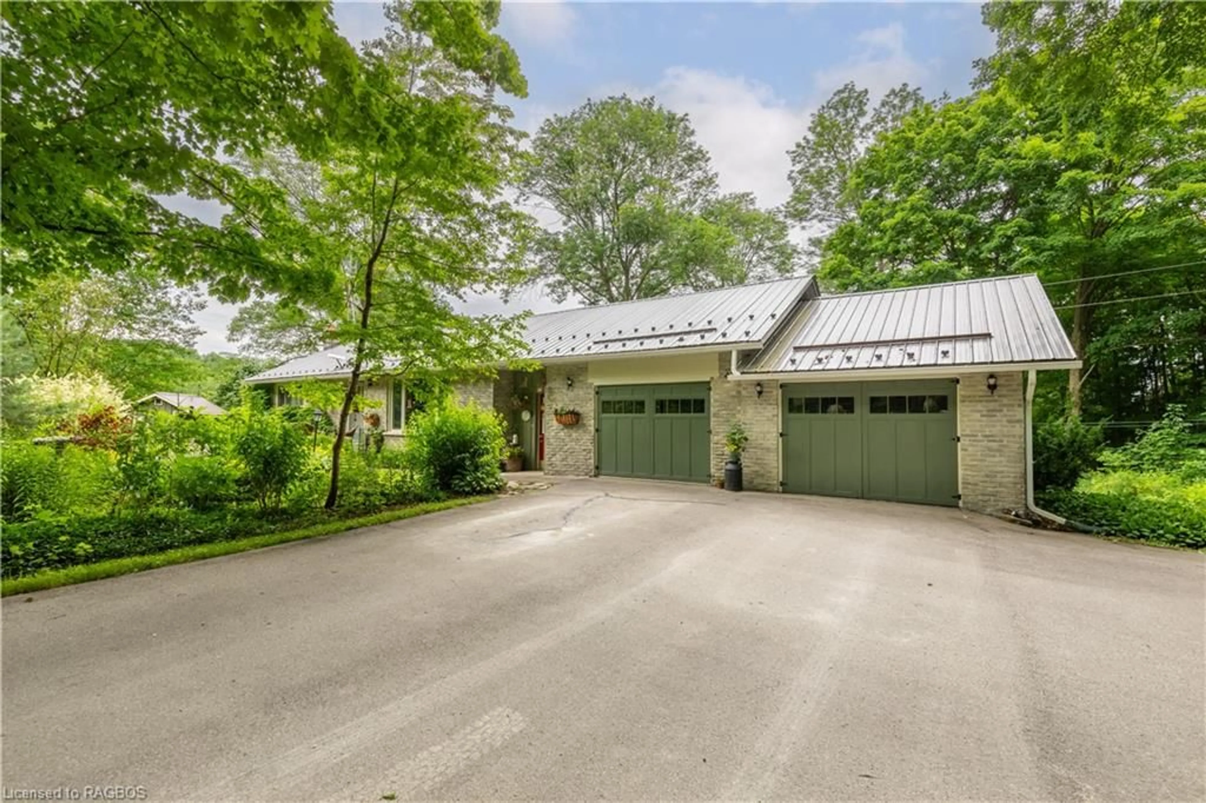 Indoor garage for 215610 4 Conc, Chatsworth Ontario N0H 2V0