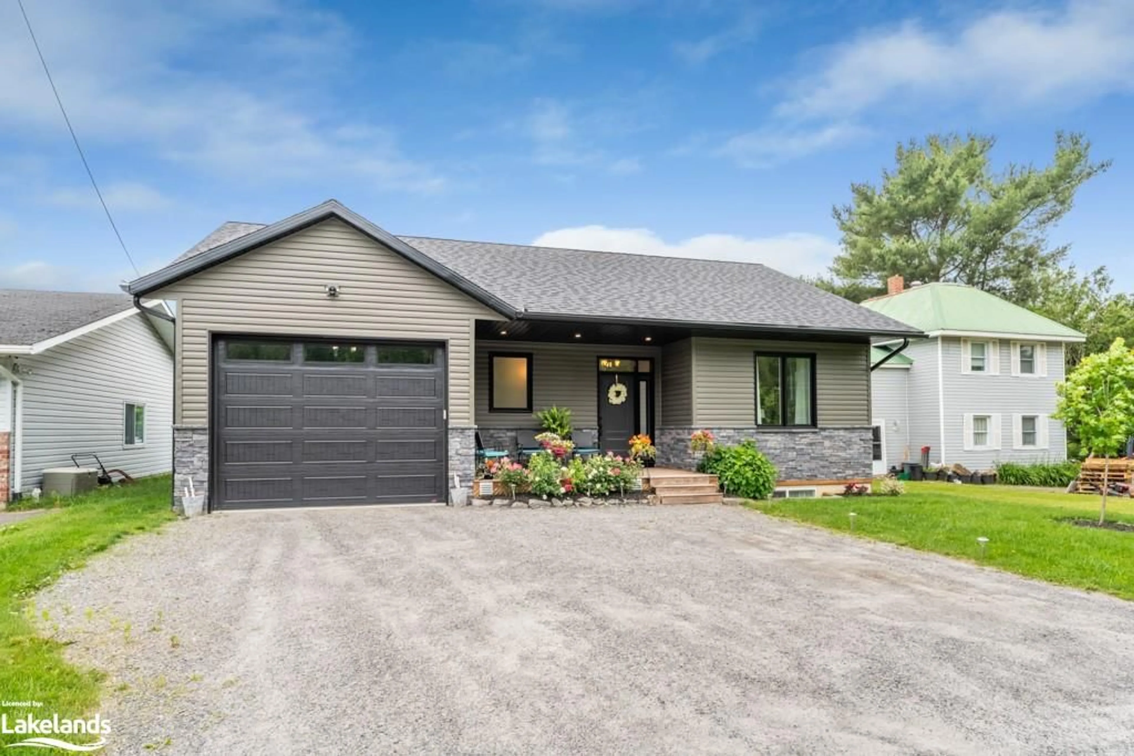 Frontside or backside of a home for 15 Cairns Crescent, Huntsville Ontario P1H 1Y3