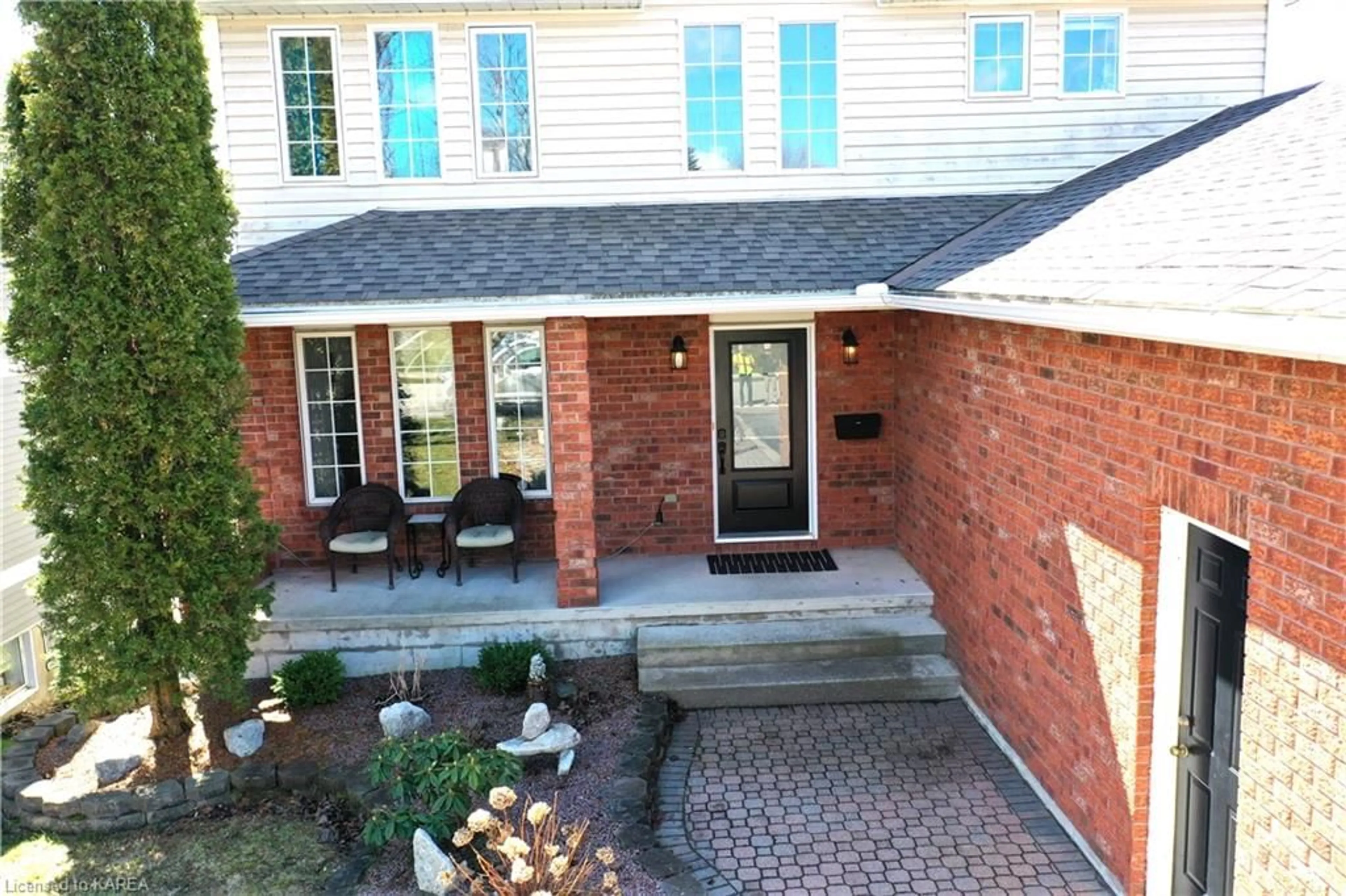 Home with brick exterior material for 675 Arthur St, Gananoque Ontario K7G 3C4