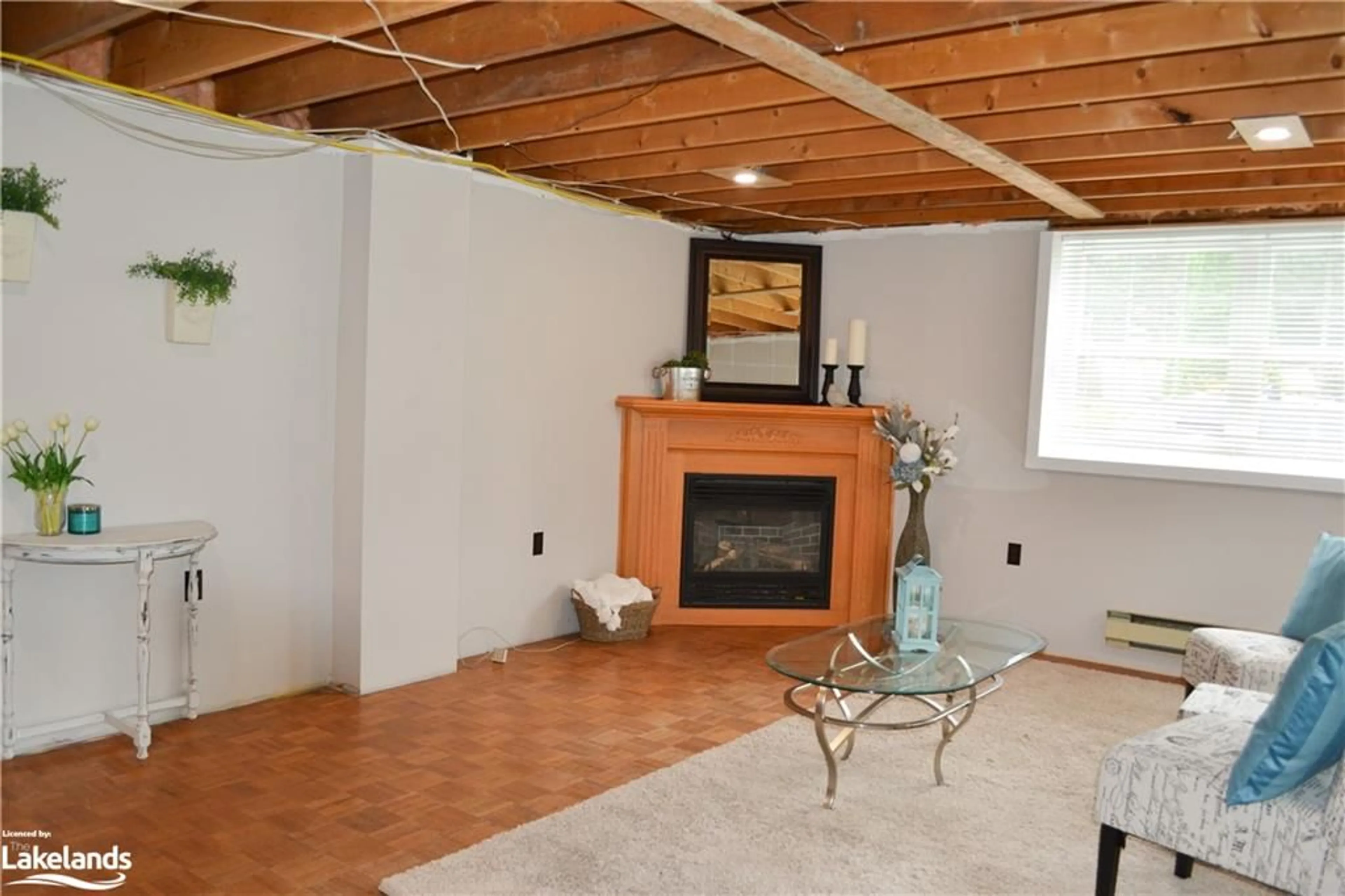 Living room for 32 Gullins Rd, Huntsville Ontario P1H 1M6