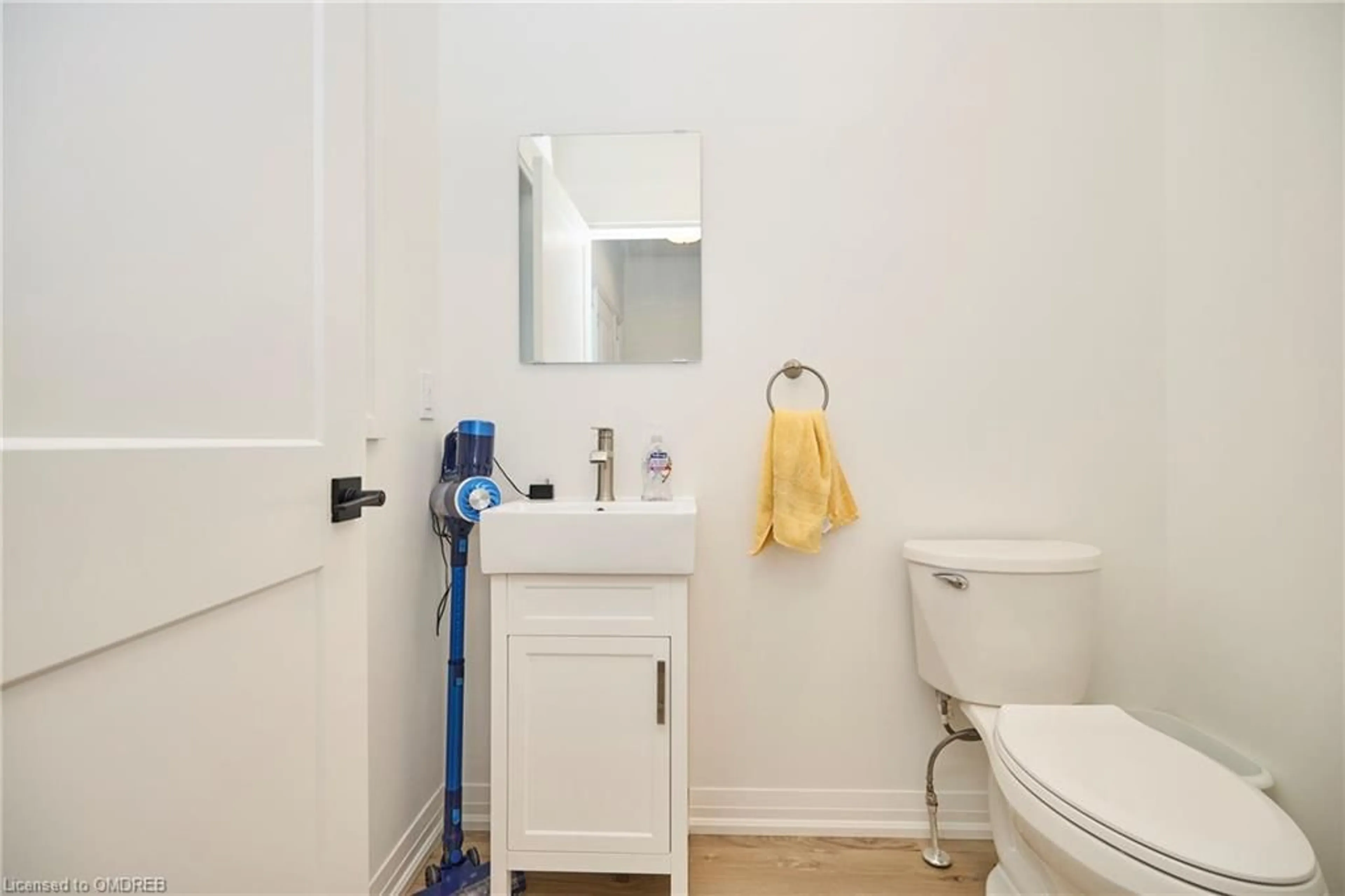 Standard bathroom for 9 Harvey Common, St. Catharines Ontario L2T 2K5