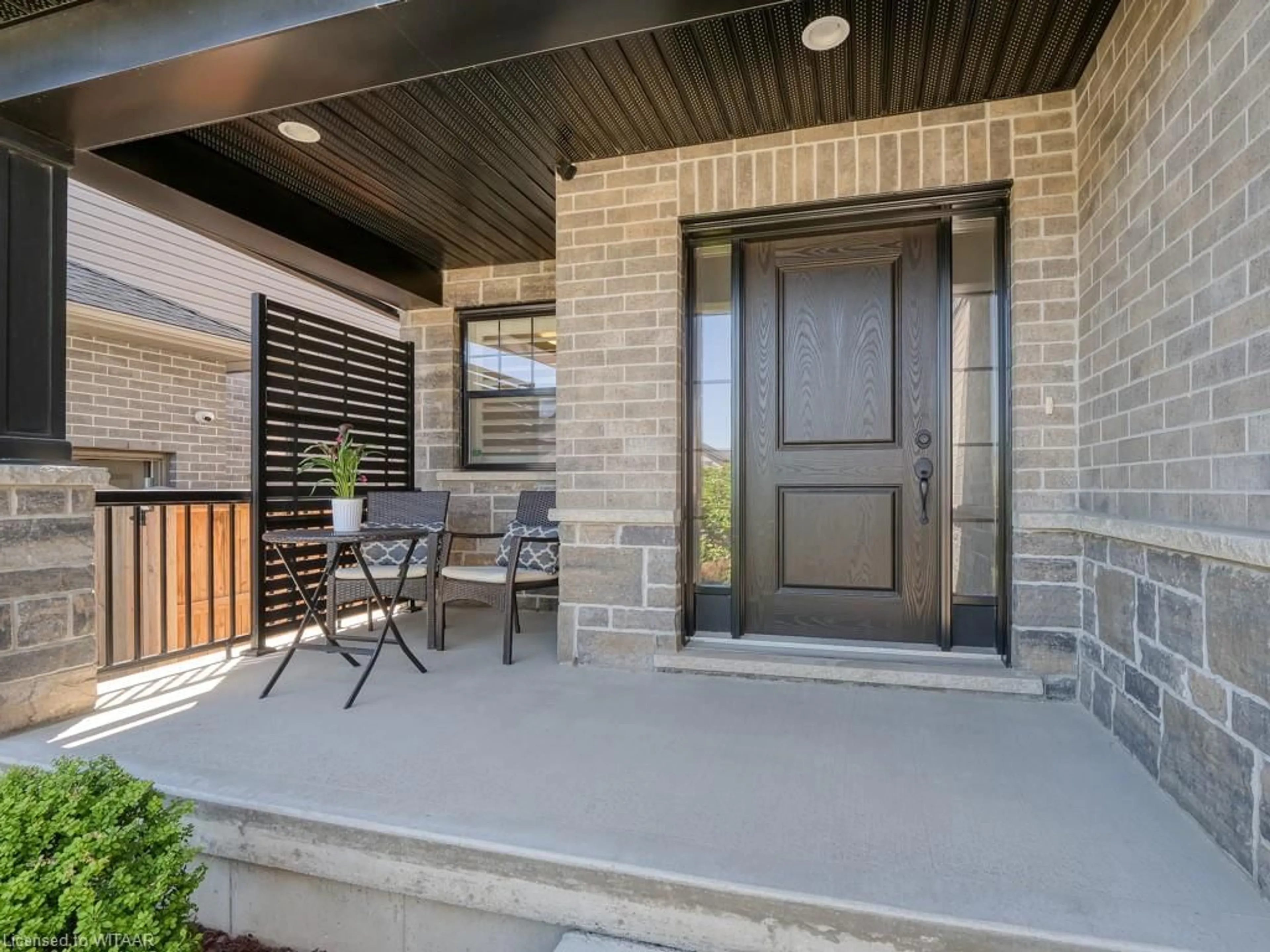 Indoor entryway for 992 Springbank Avenue, Woodstock Ontario N4T 0H8