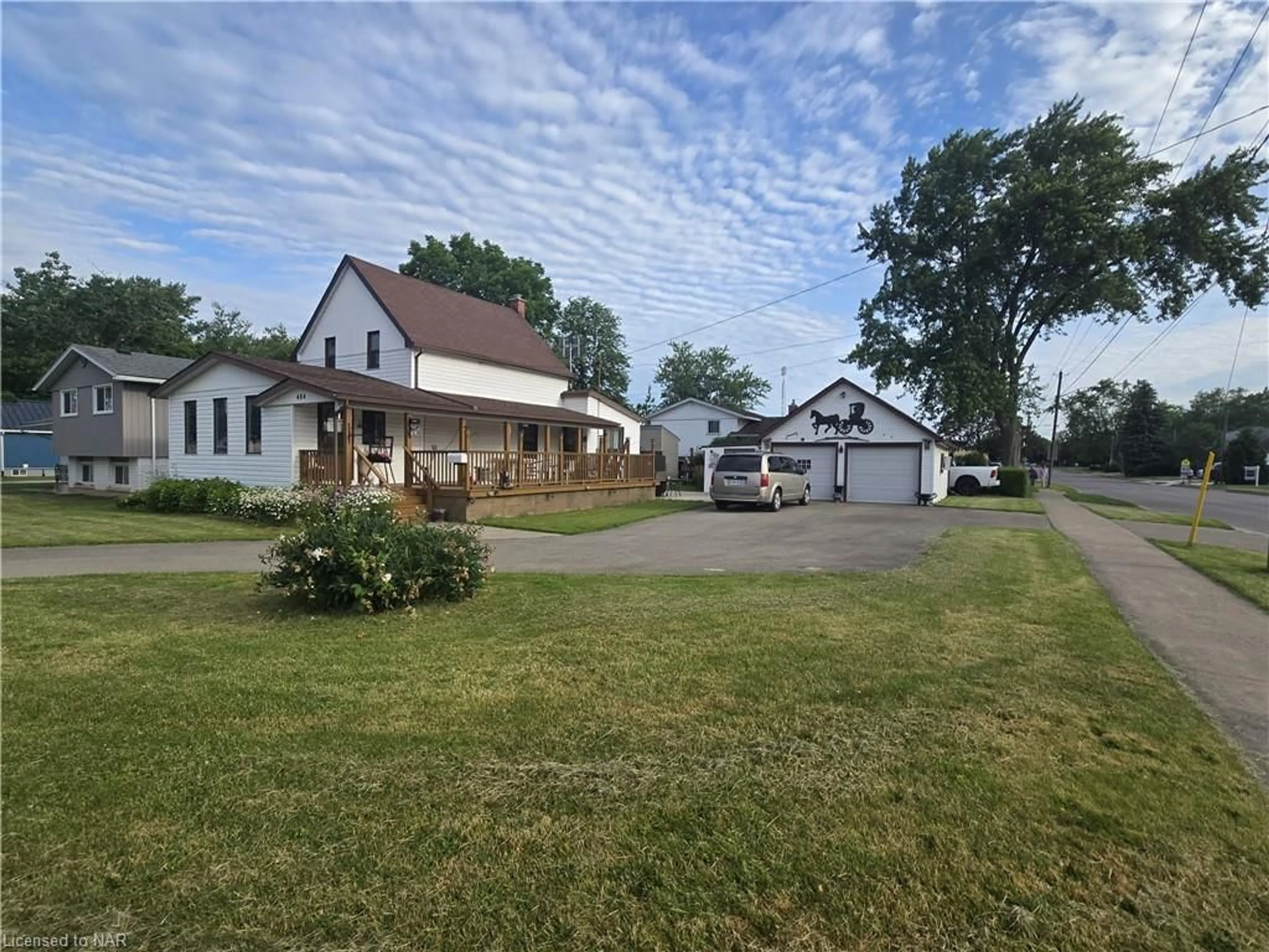 Frontside or backside of a home for 484 Thorold Rd, Welland Ontario L3C 3W8