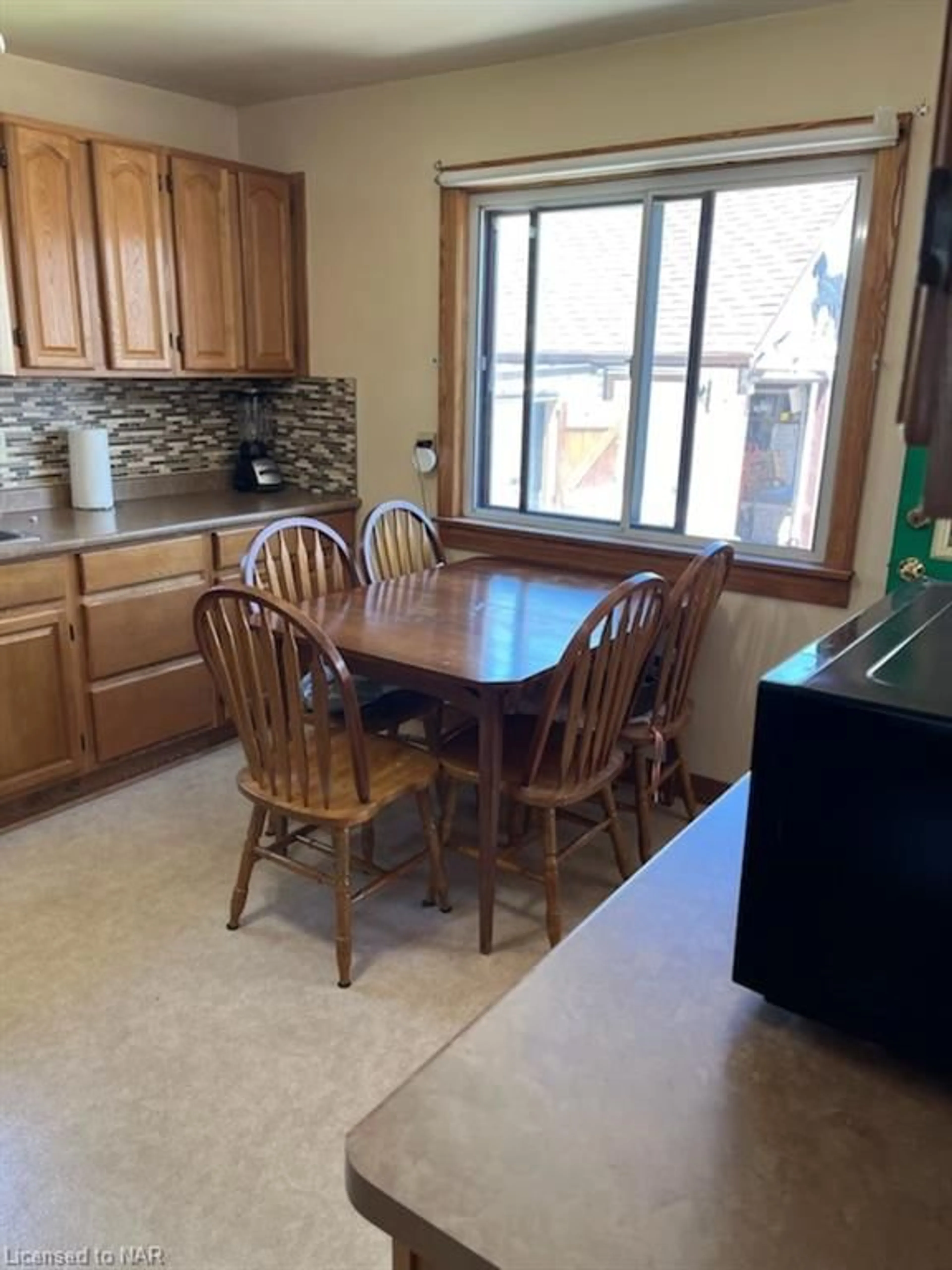 Dining room for 484 Thorold Rd, Welland Ontario L3C 3W8