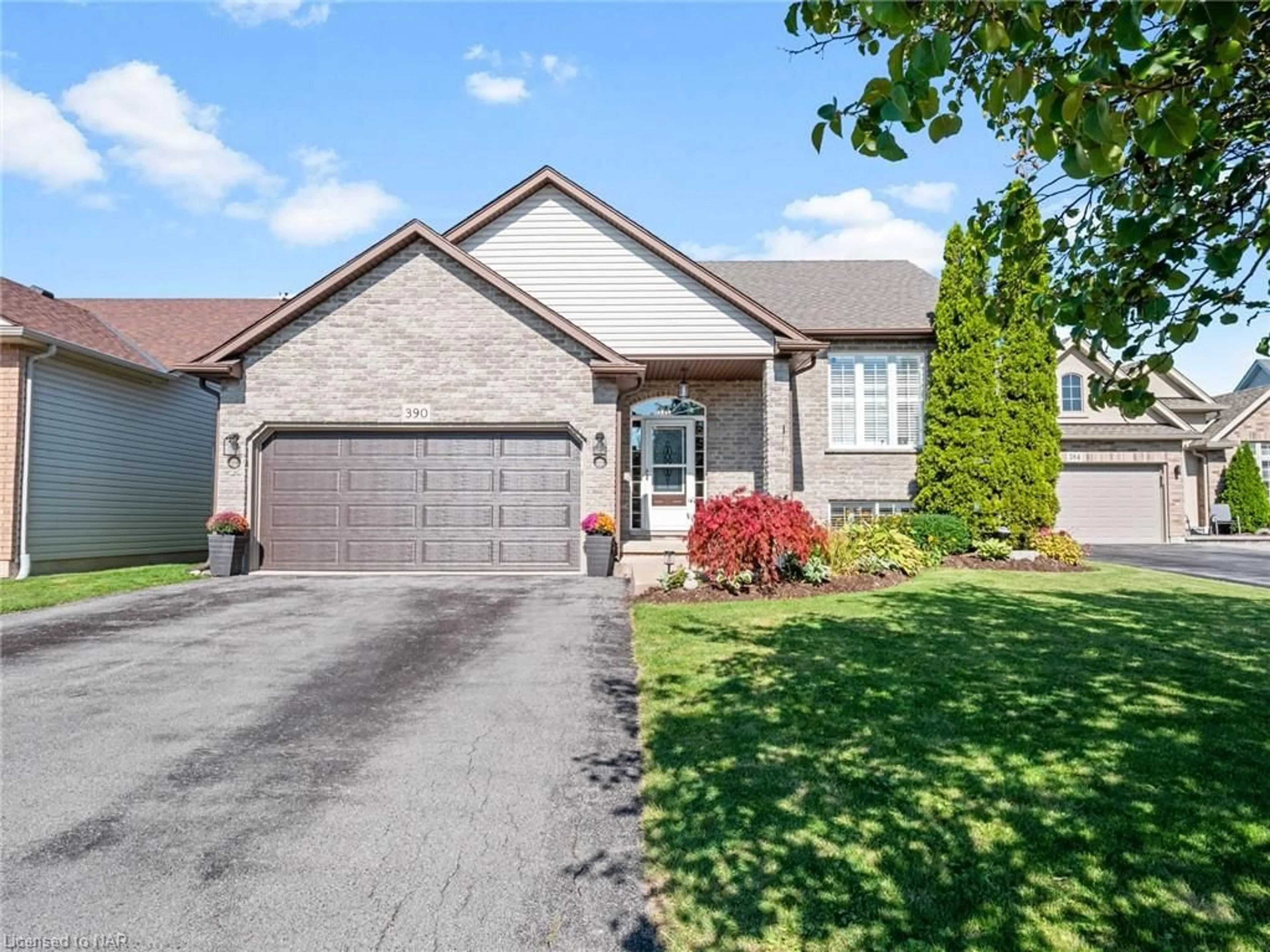 Frontside or backside of a home for 390 Jasmine Crt, Fort Erie Ontario L2A 6P8