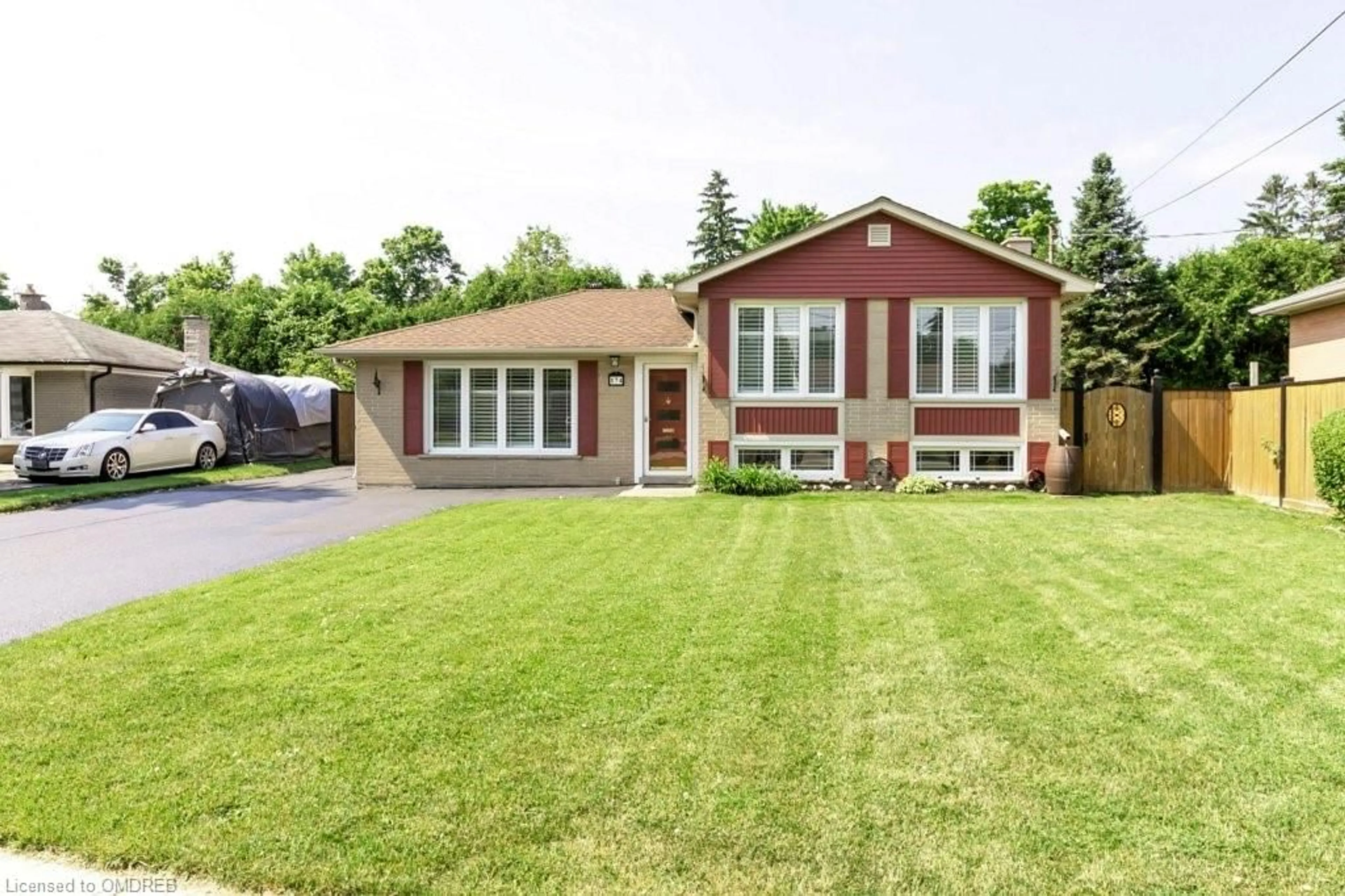 Frontside or backside of a home for 174 Wakefield Rd, Milton Ontario L9T 2L9