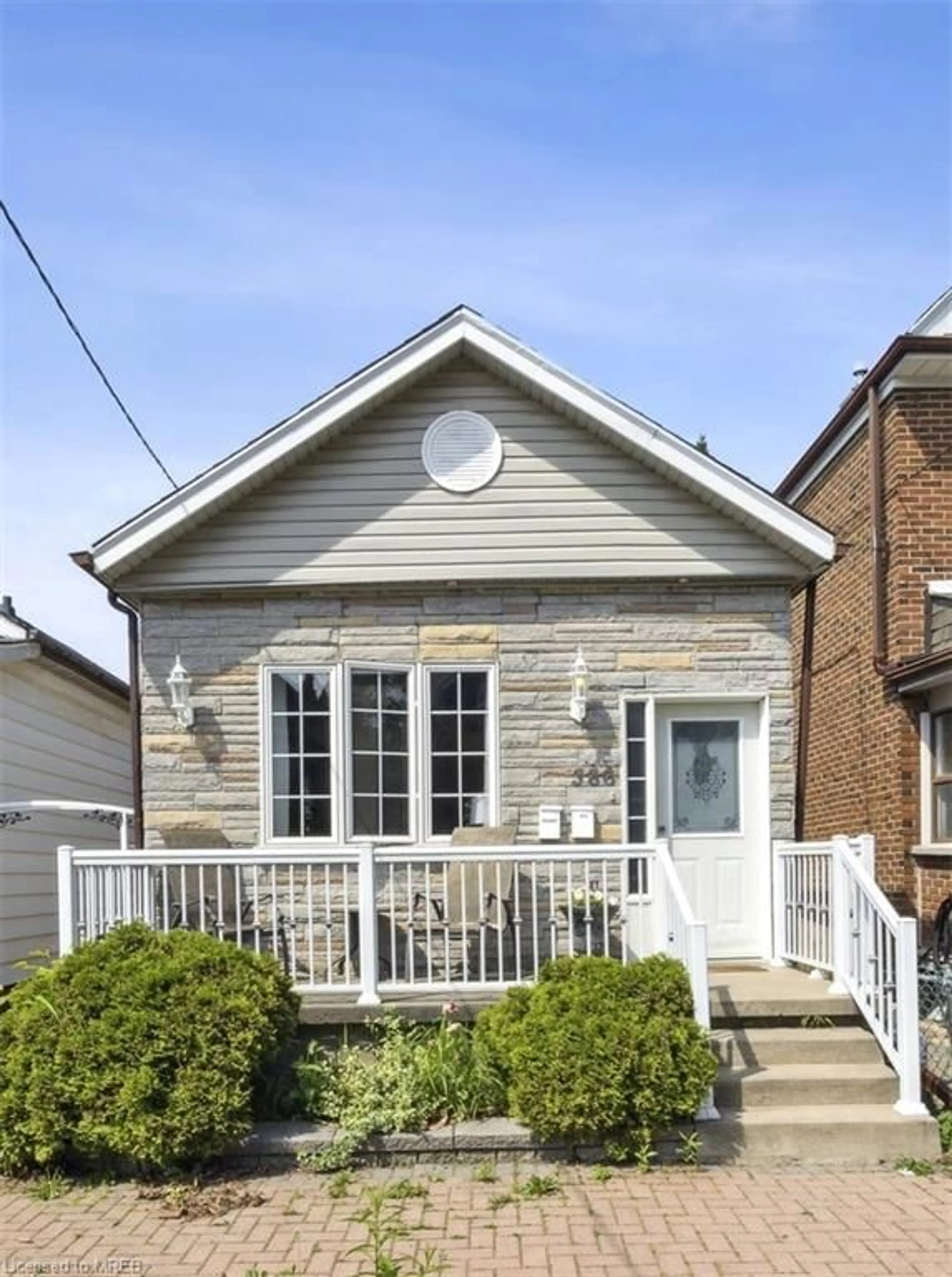 Frontside or backside of a home for 386 Westmoreland Ave, Toronto Ontario M6H 3A7