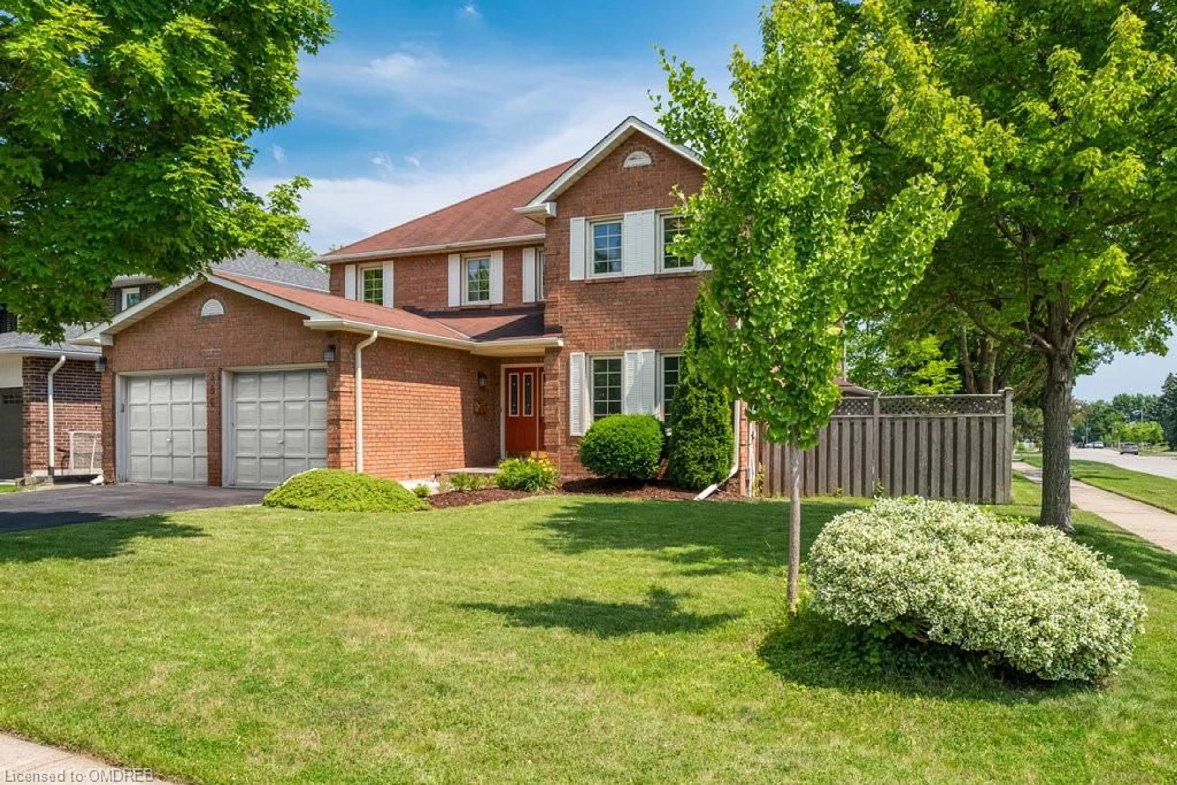 Frontside or backside of a home for 386 Northwood Dr, Oakville Ontario L6M 1M7