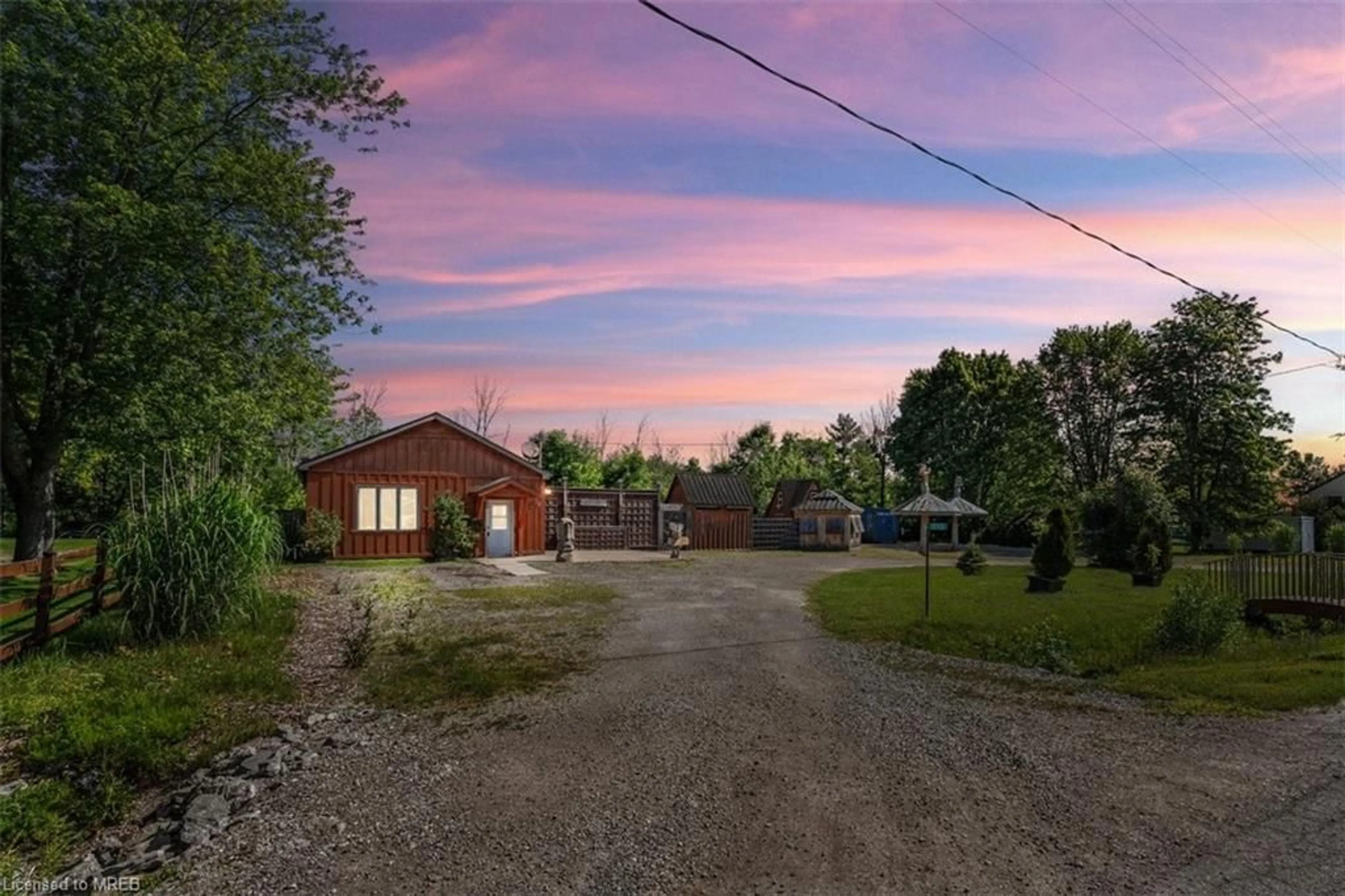 Fenced yard for 813 Port Maitland Rd, Haldimand County Ontario N1A 2W6