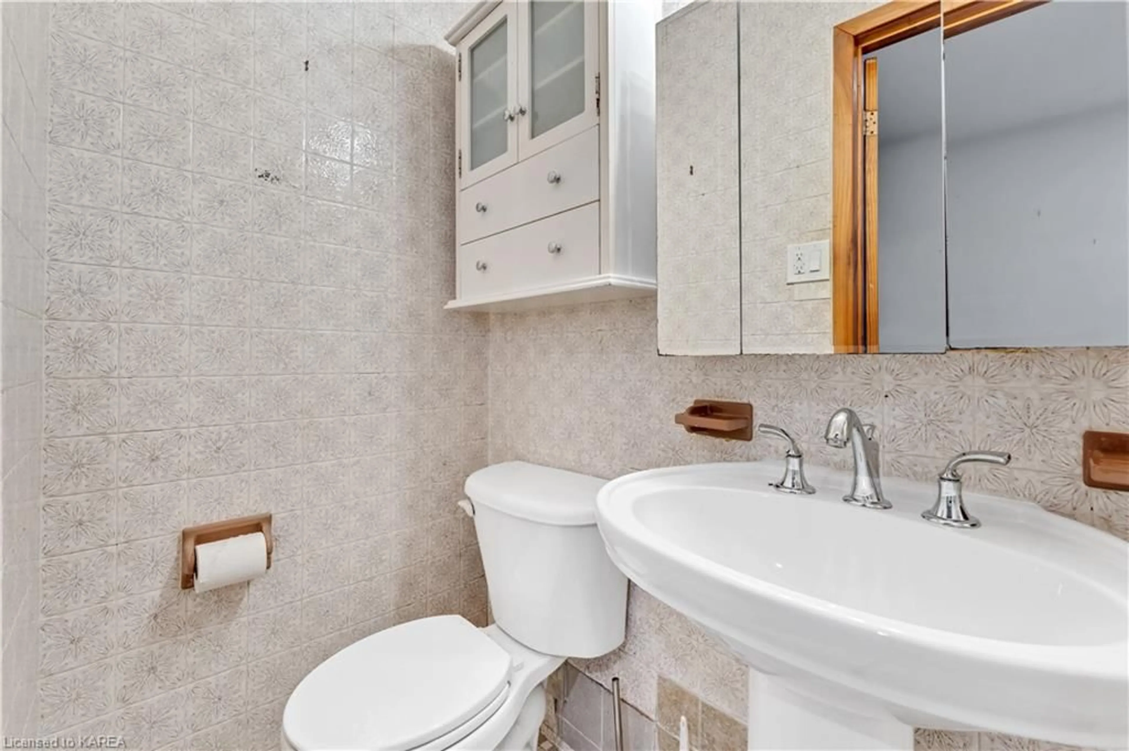 Standard bathroom for 3715 Unity Rd Rd, Kingston Ontario K0H 2H0