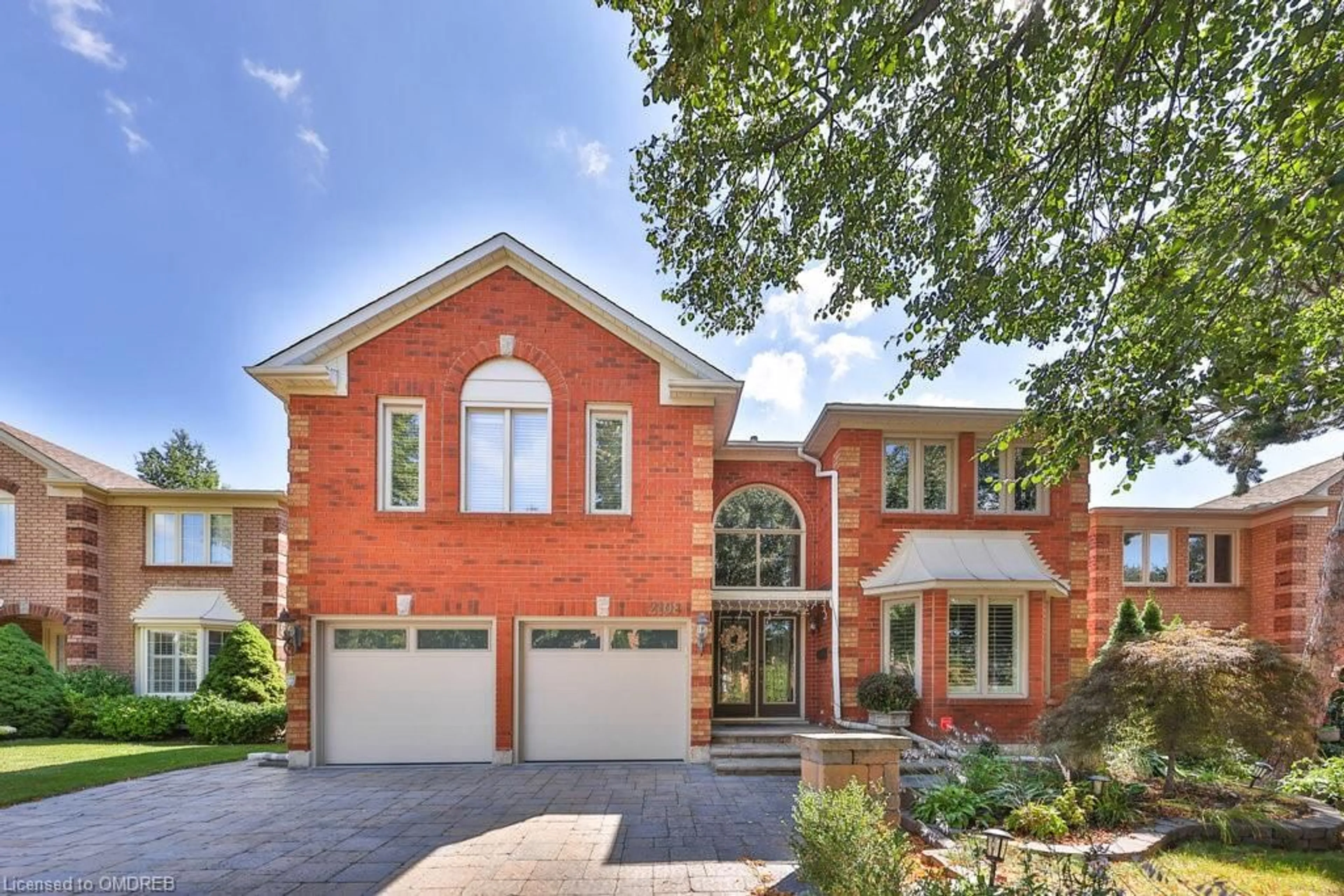 Home with brick exterior material for 2108 Schoolmaster Cir, Oakville Ontario L6M 3A2