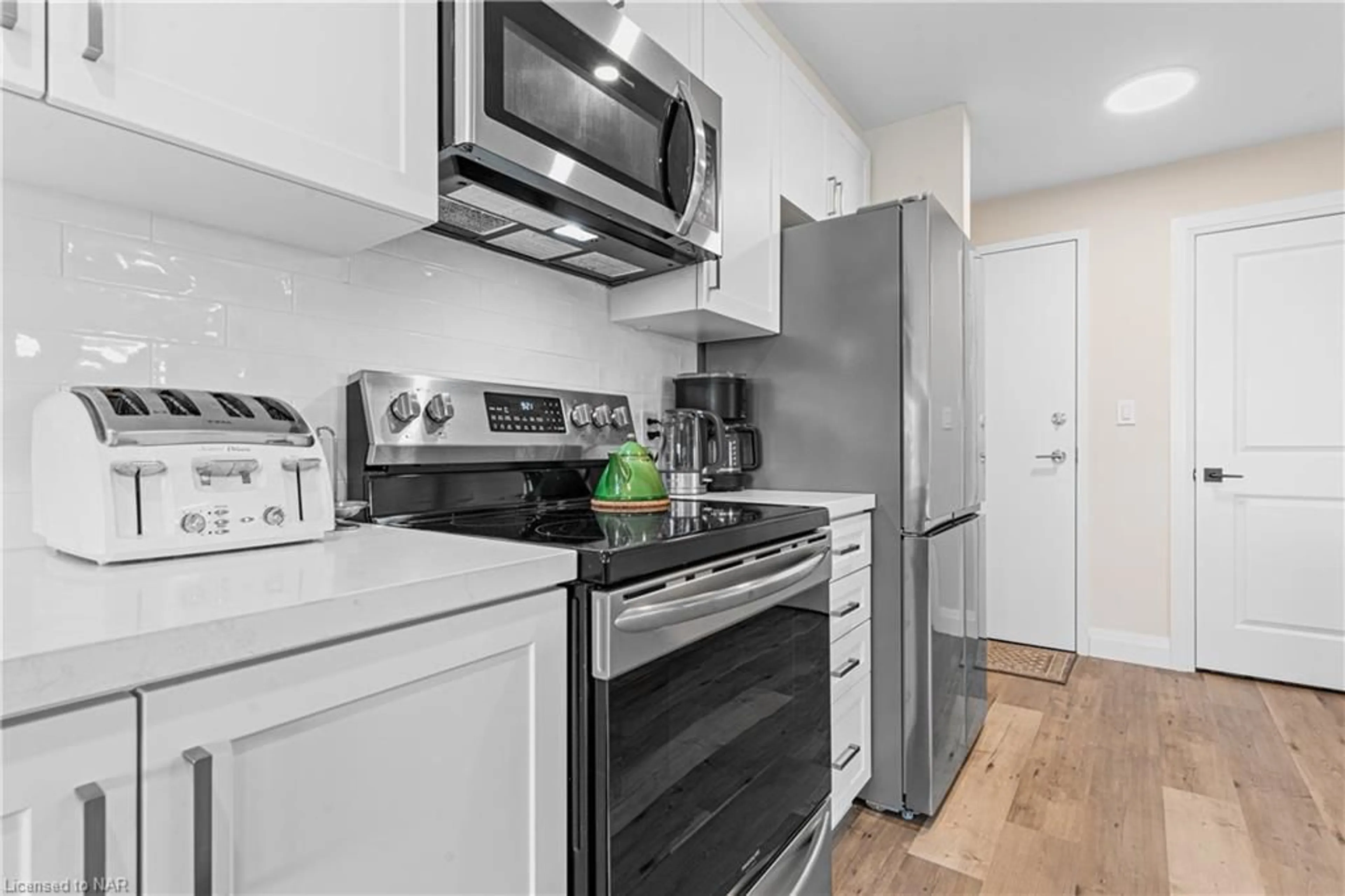 Standard kitchen for 4514 Ontario St #501, Lincoln Ontario L0R 1B5