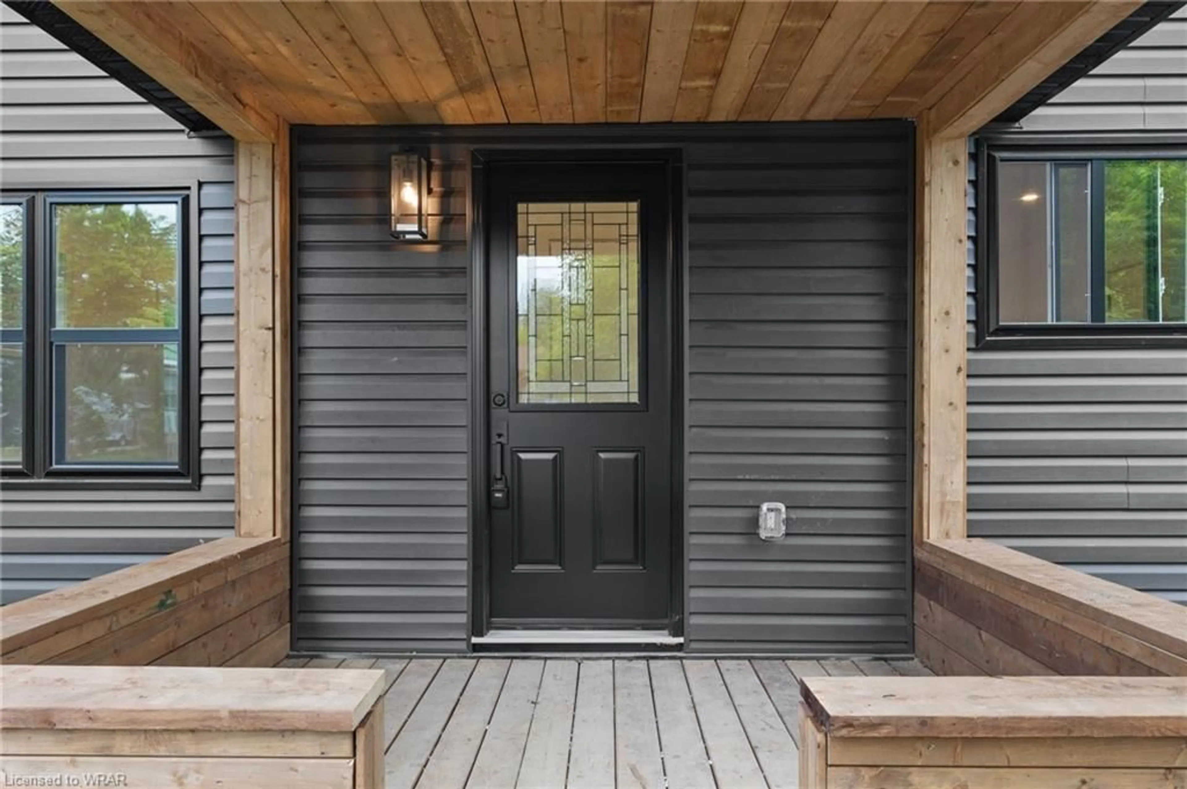 Indoor entryway for 71 Taylor Road Rd, Bracebridge Ontario P1L 1J5