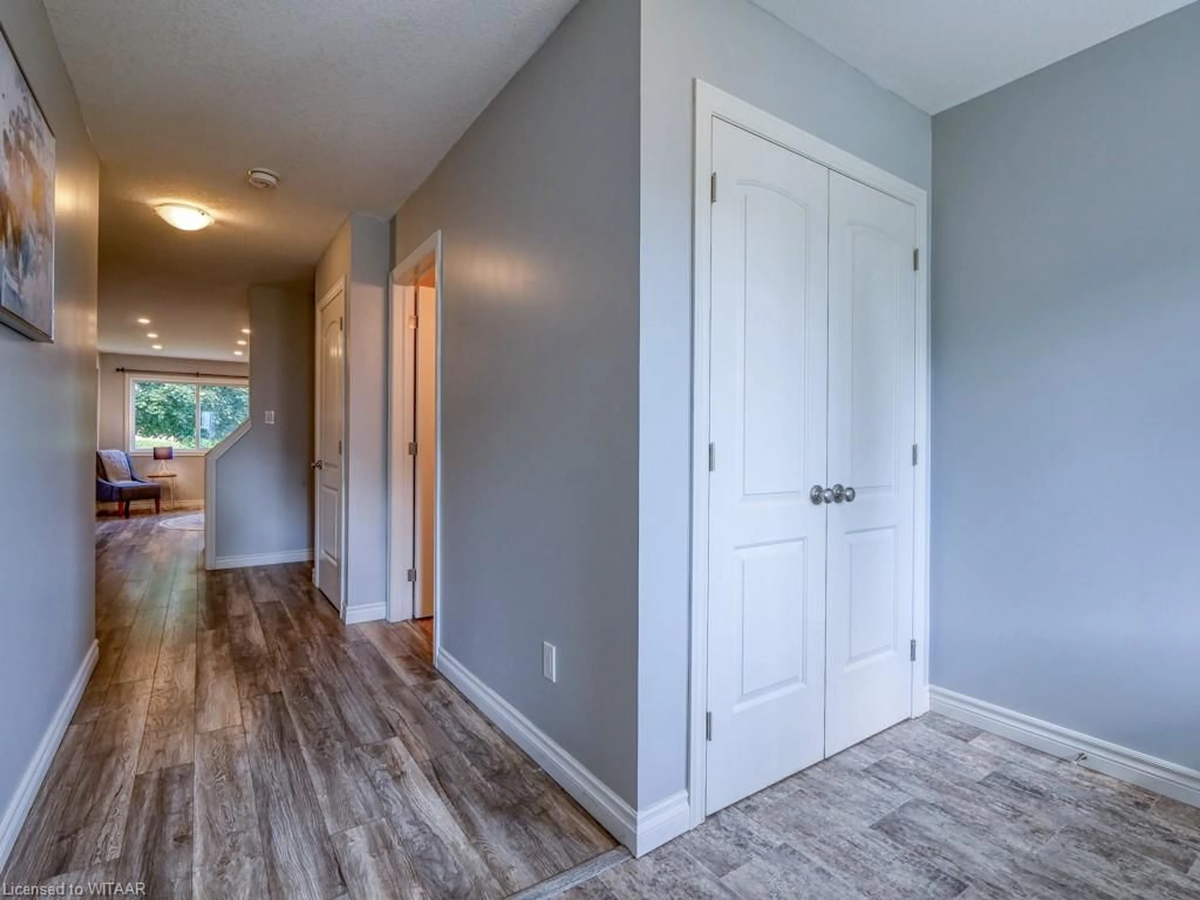 Indoor entryway for 238 Kensington Ave, Ingersoll Ontario N5C 2B3