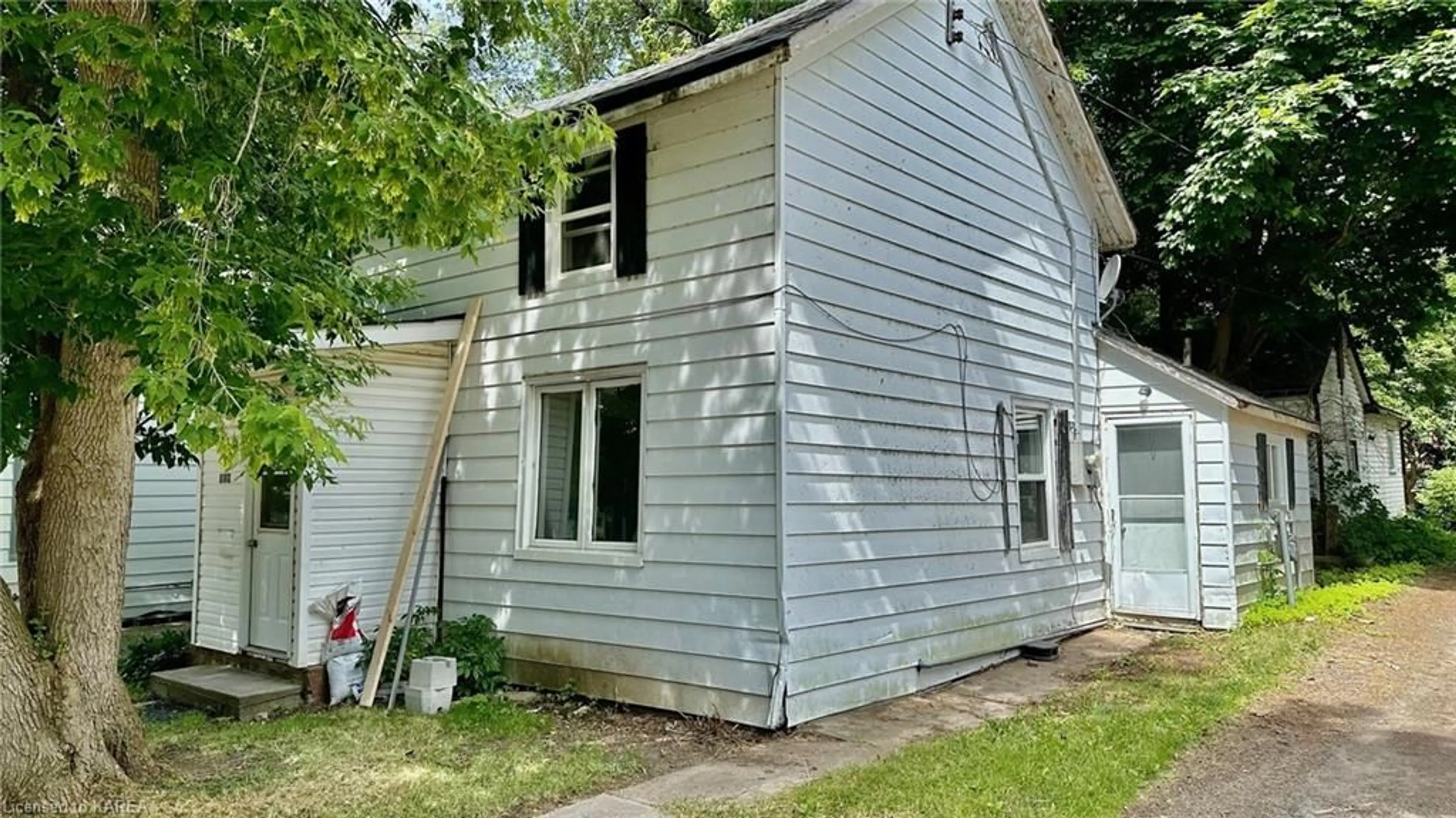 Frontside or backside of a home for 118 North St, Gananoque Ontario K7G 1L6