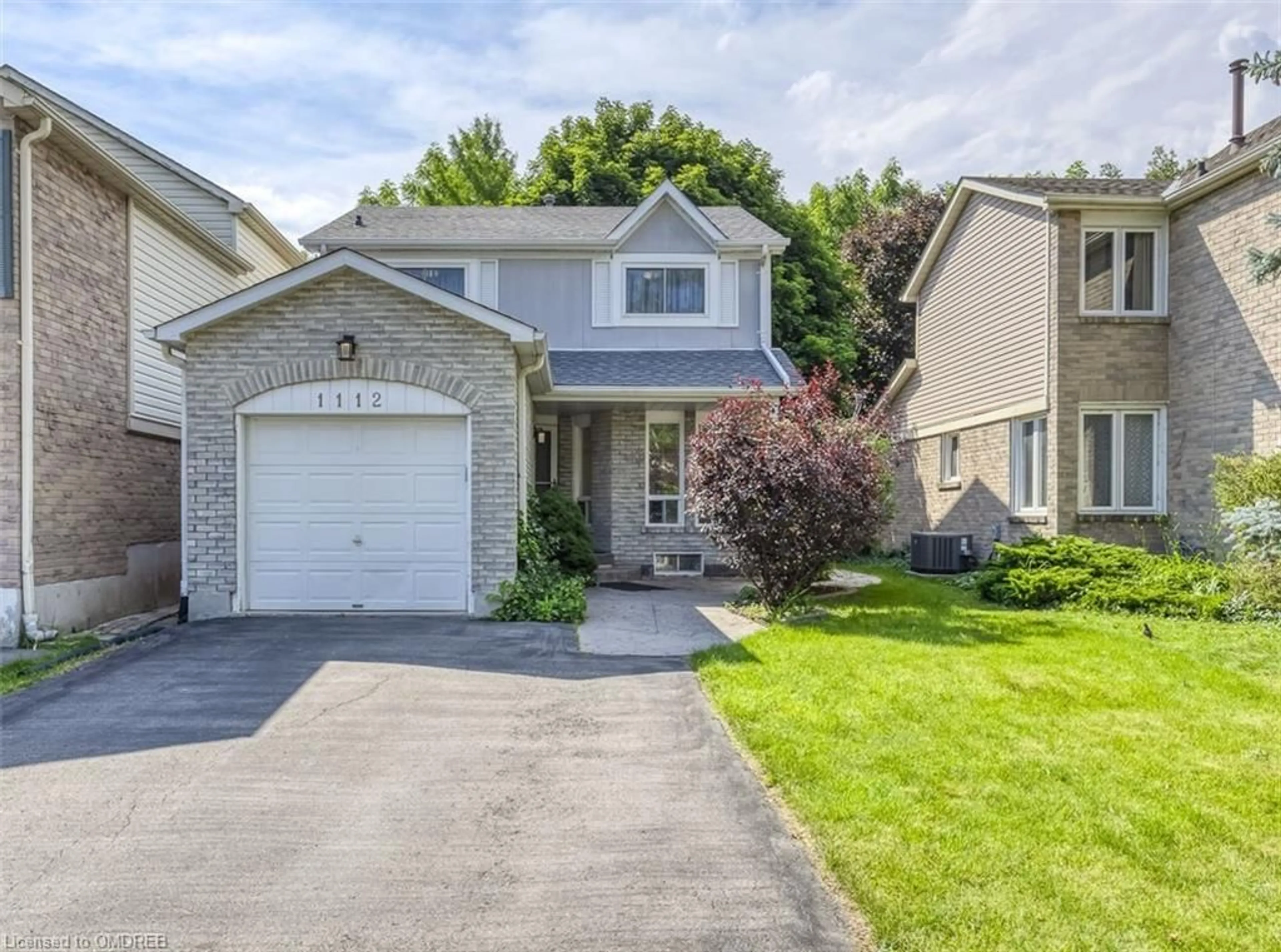 Frontside or backside of a home for 1112 Montgomery Dr, Oakville Ontario L6M 1E9