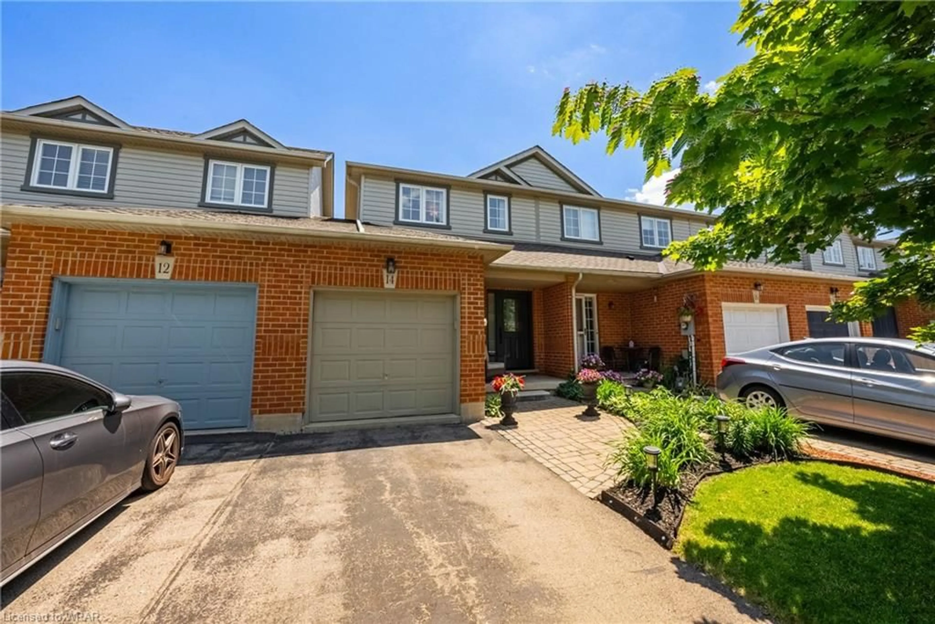 Frontside or backside of a home for 14 Bronte Crt, Waterdown Ontario L9H 7N2
